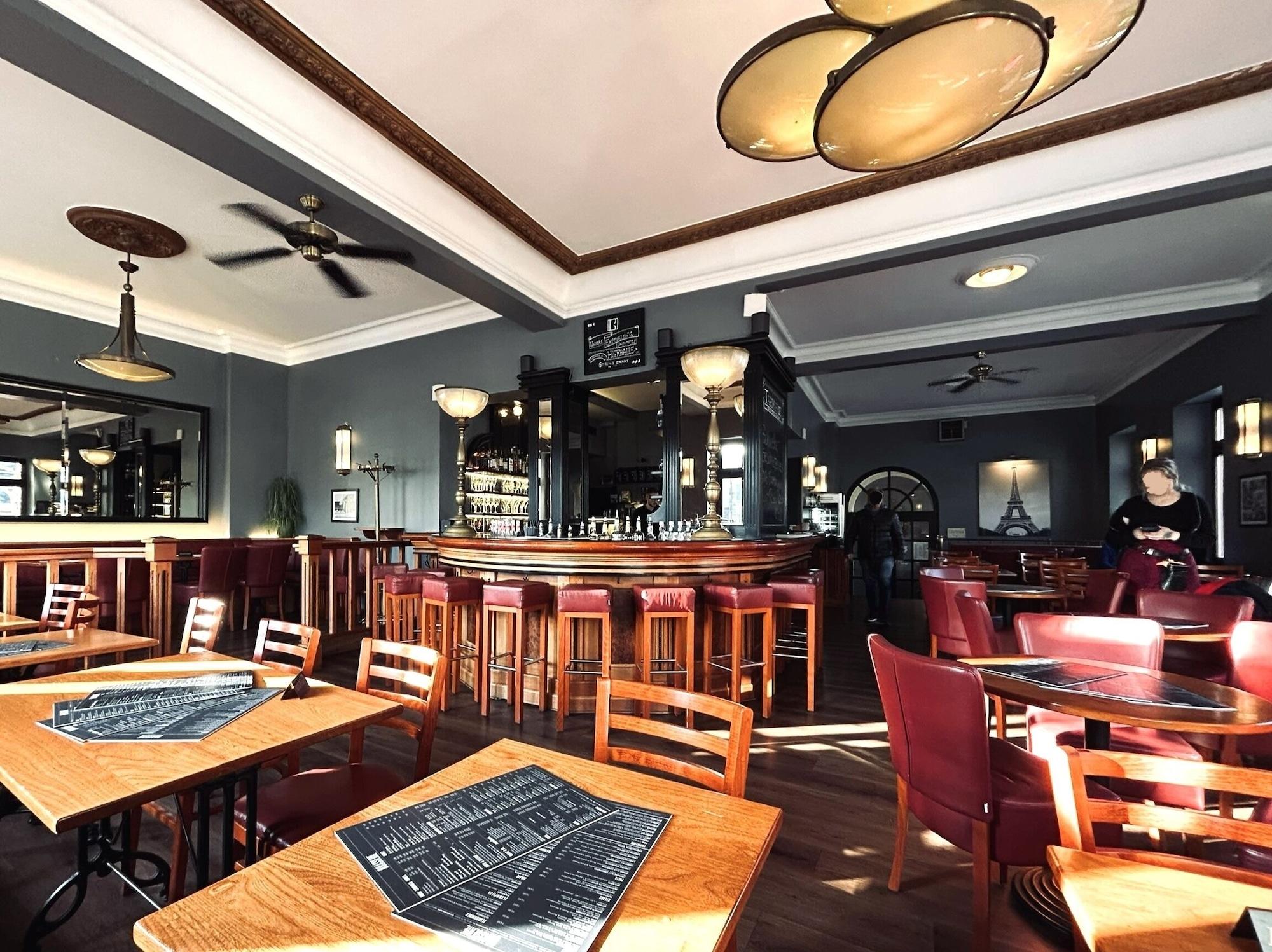 Bar/Salón Hotel BRASSERIE