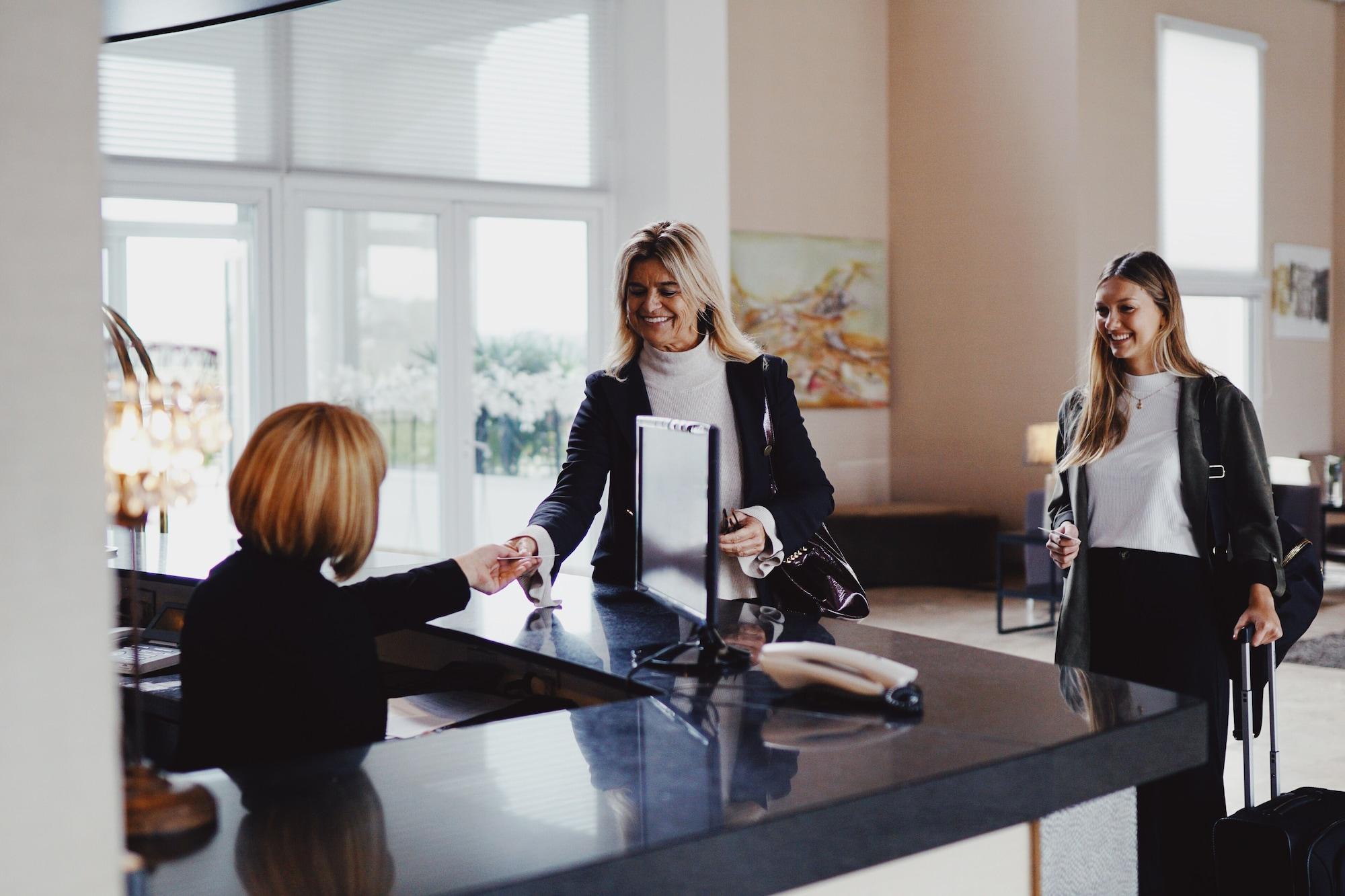 Vista Lobby Howard Johnson by Wyndham Ezeiza Convention Center