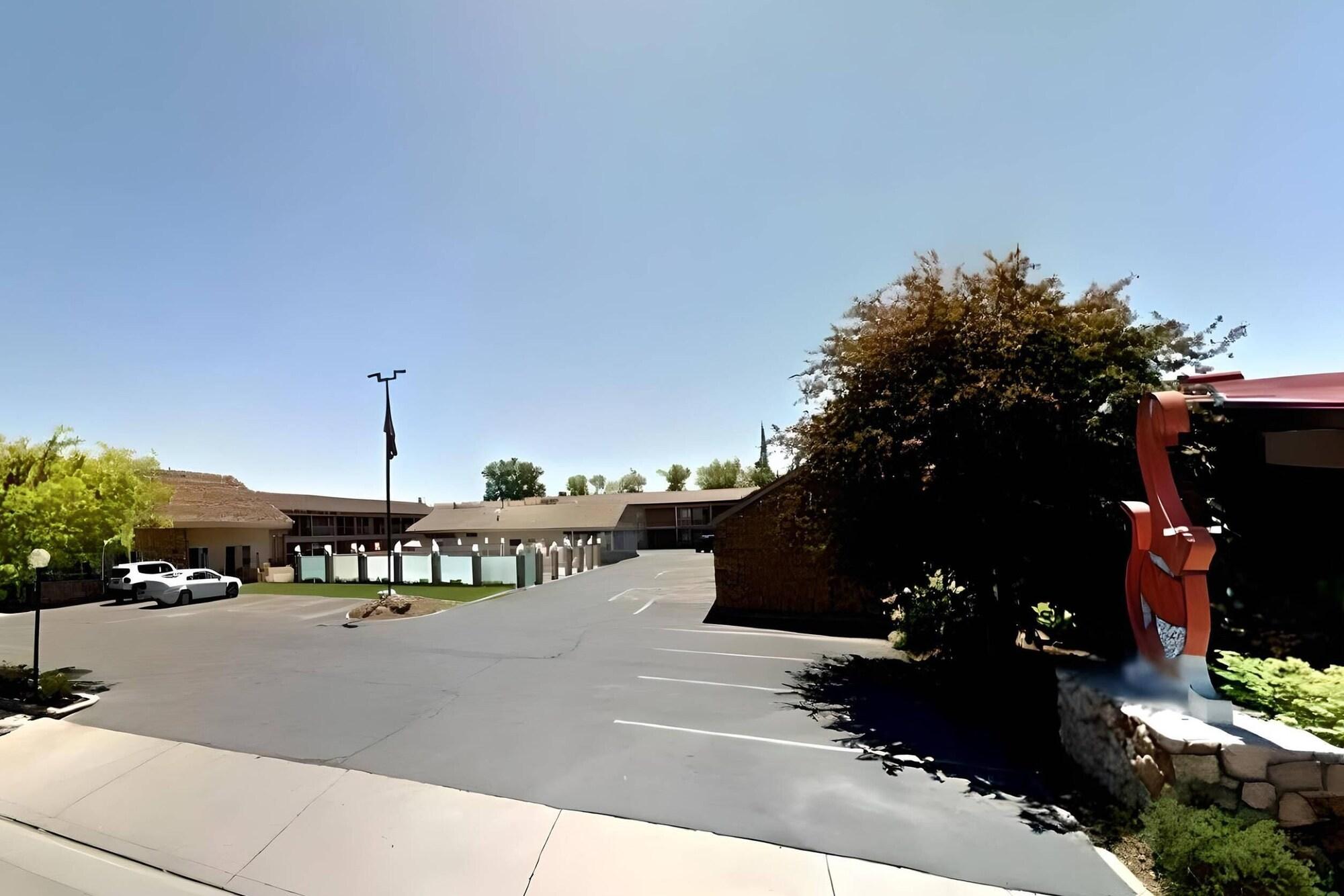 Varios Econo Lodge Inn & Suites Vernal near Dinosaur Monument