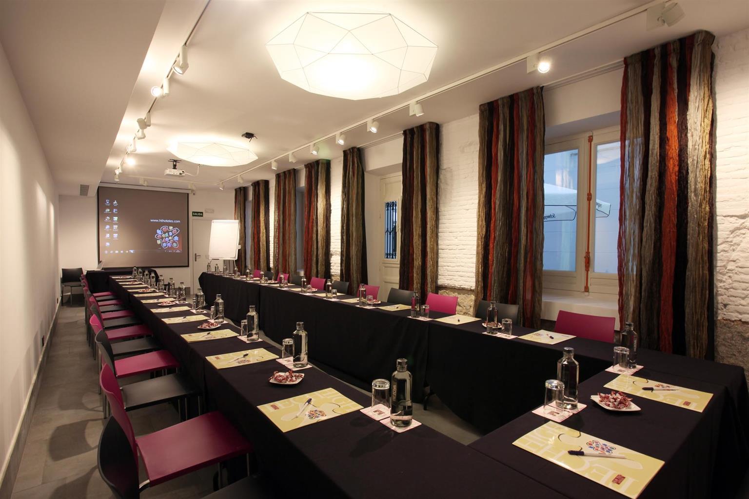 Sala de Reuniones Petit Palace Lealtad Plaza