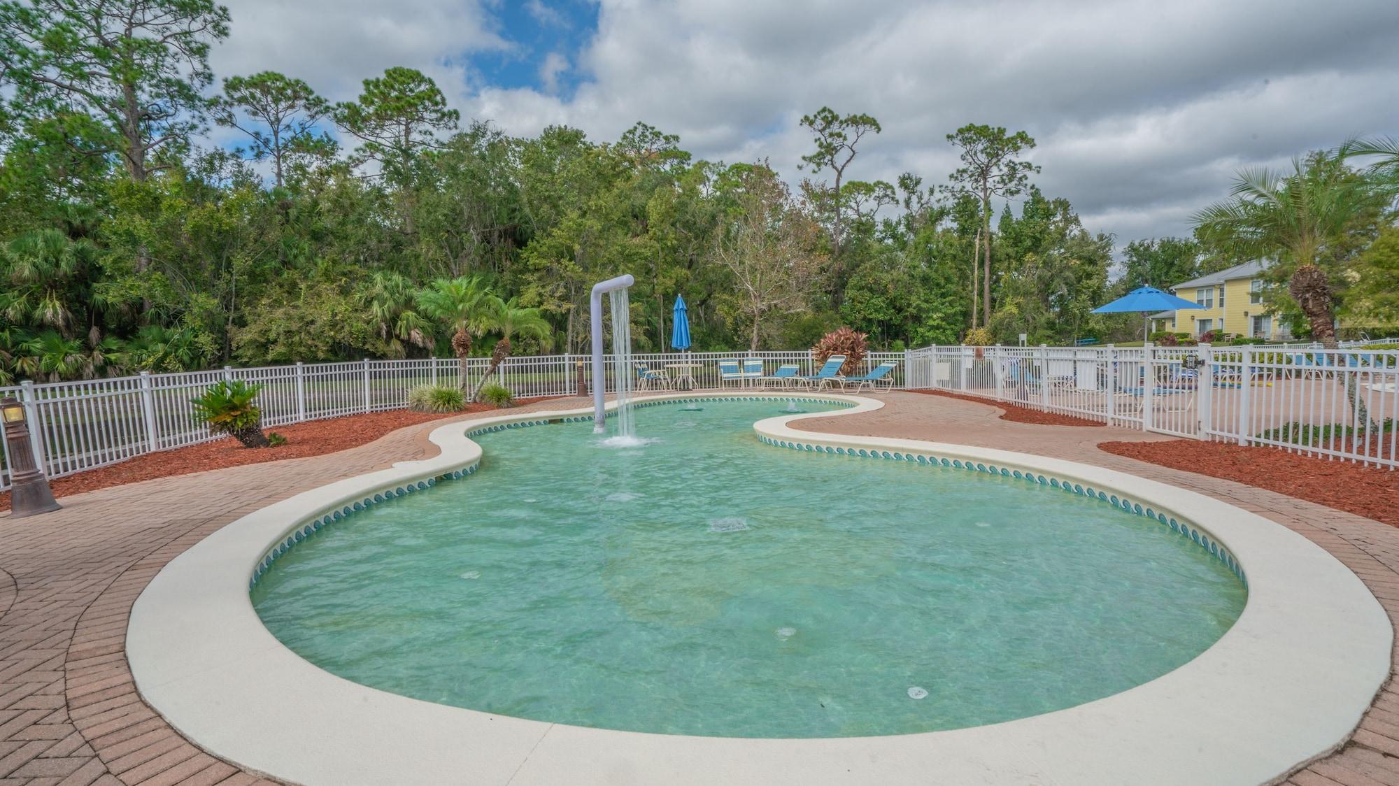 Vista Piscina Barefoot Suites