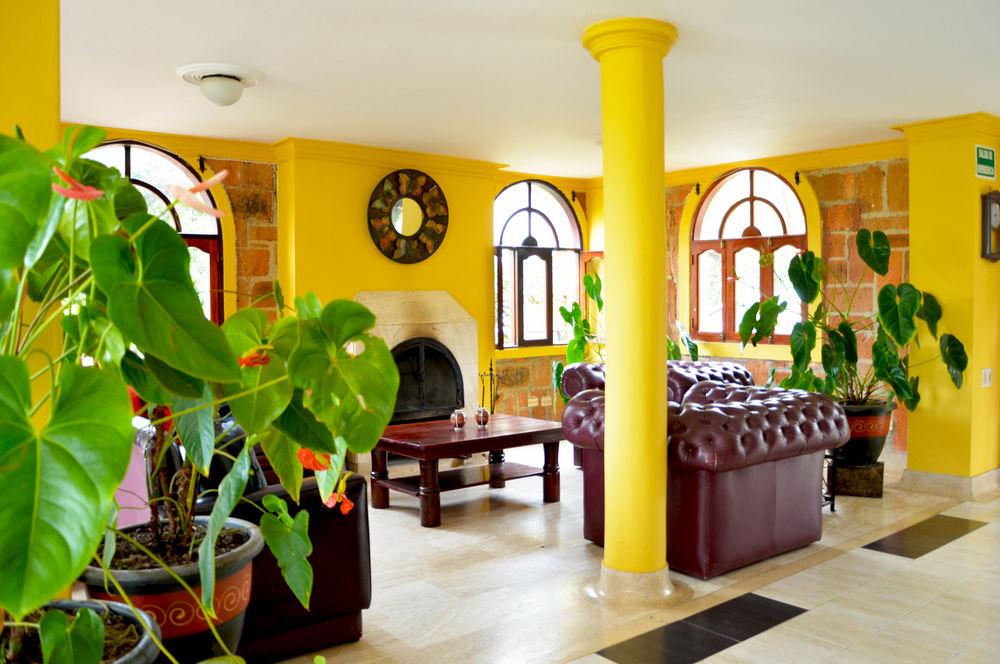 Vista Lobby Llano Grande Inn