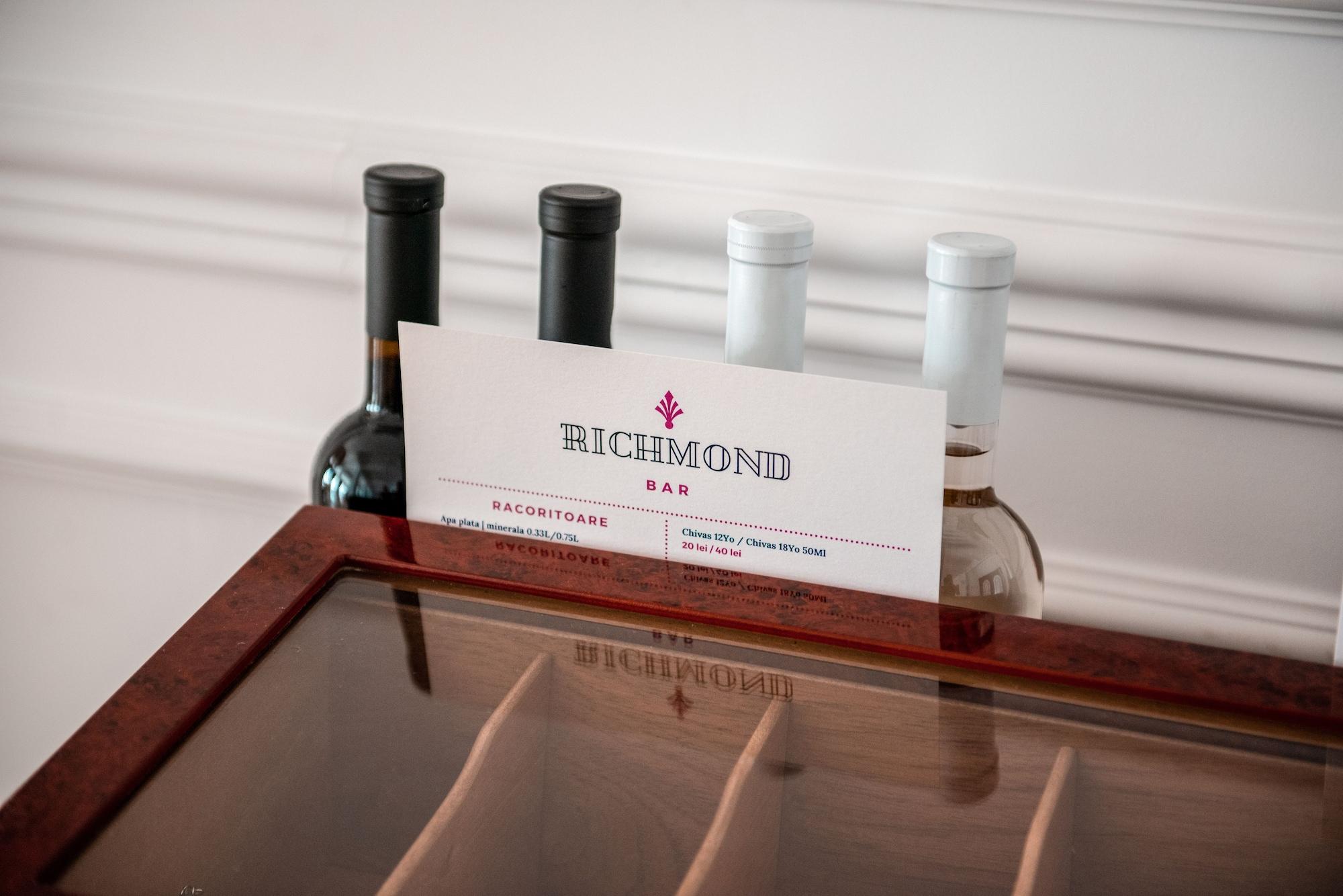 Bar/Salón Richmond Hotel