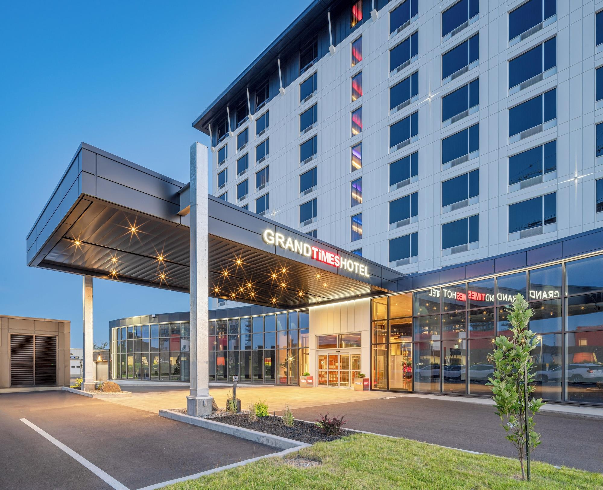Vista Exterior Grand Hôtel TIMES Lévis
