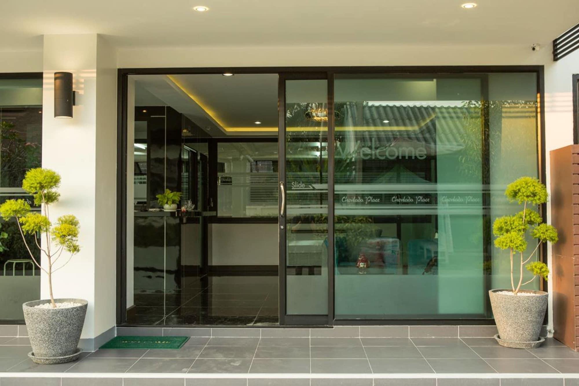 Vista Exterior Chonlada Place