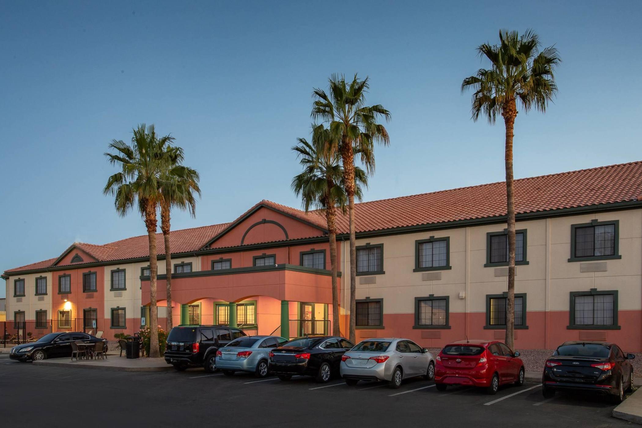 Varios Baymont by Wyndham Phoenix I-10 near 51st Ave