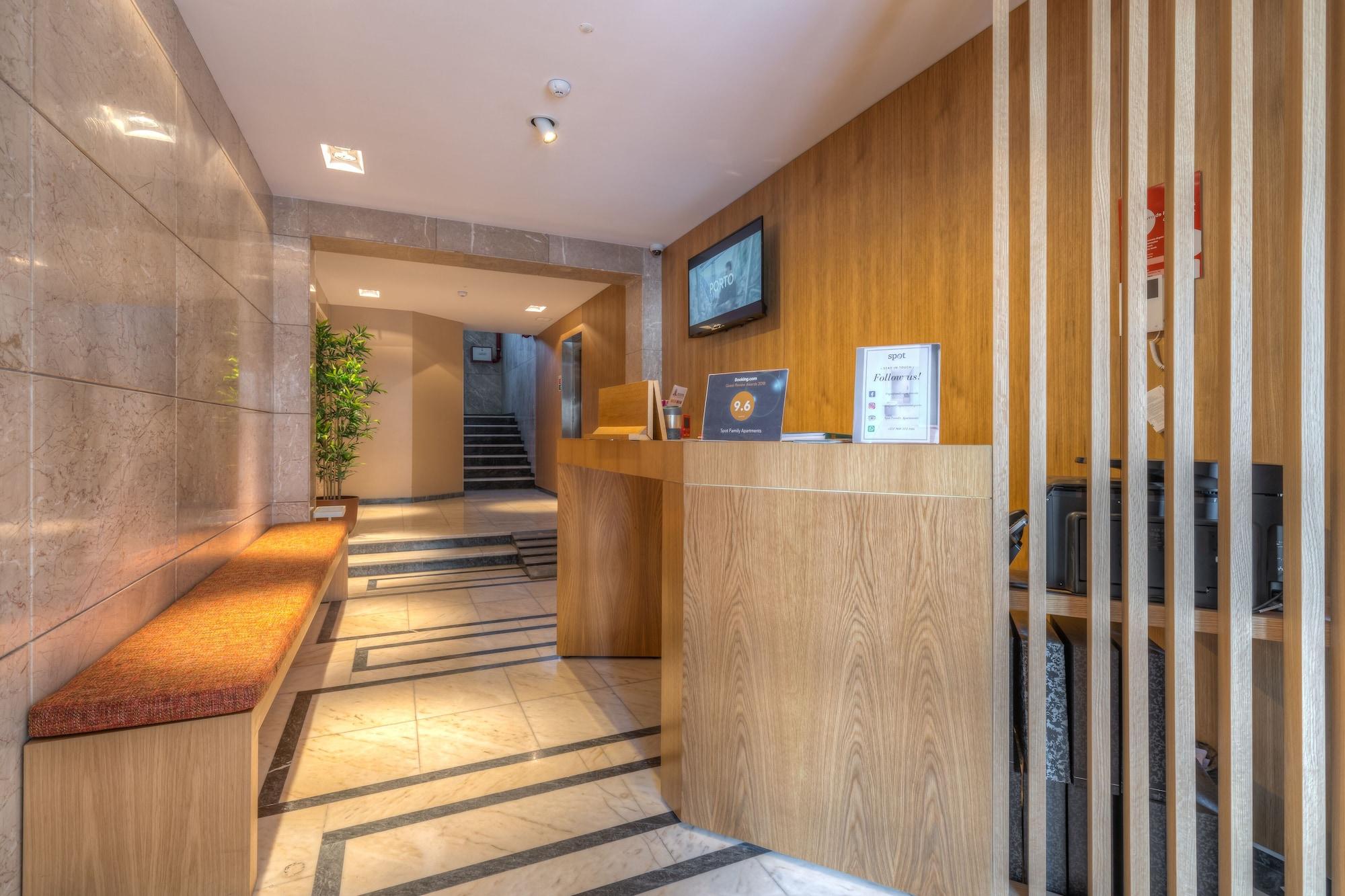 Vista Lobby Spot Family Apartments