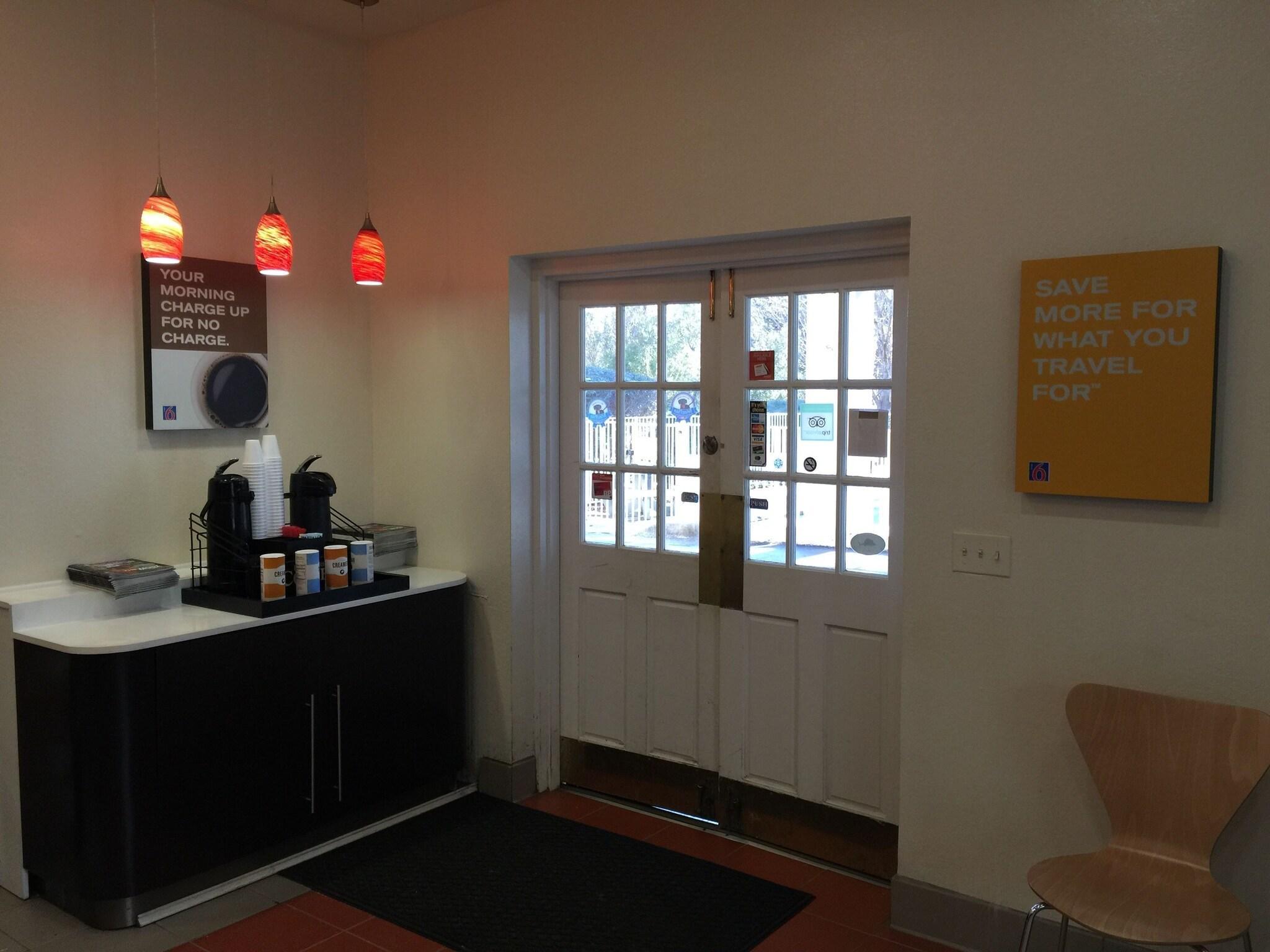 Restaurant Motel 6 Raleigh, NC - Cary
