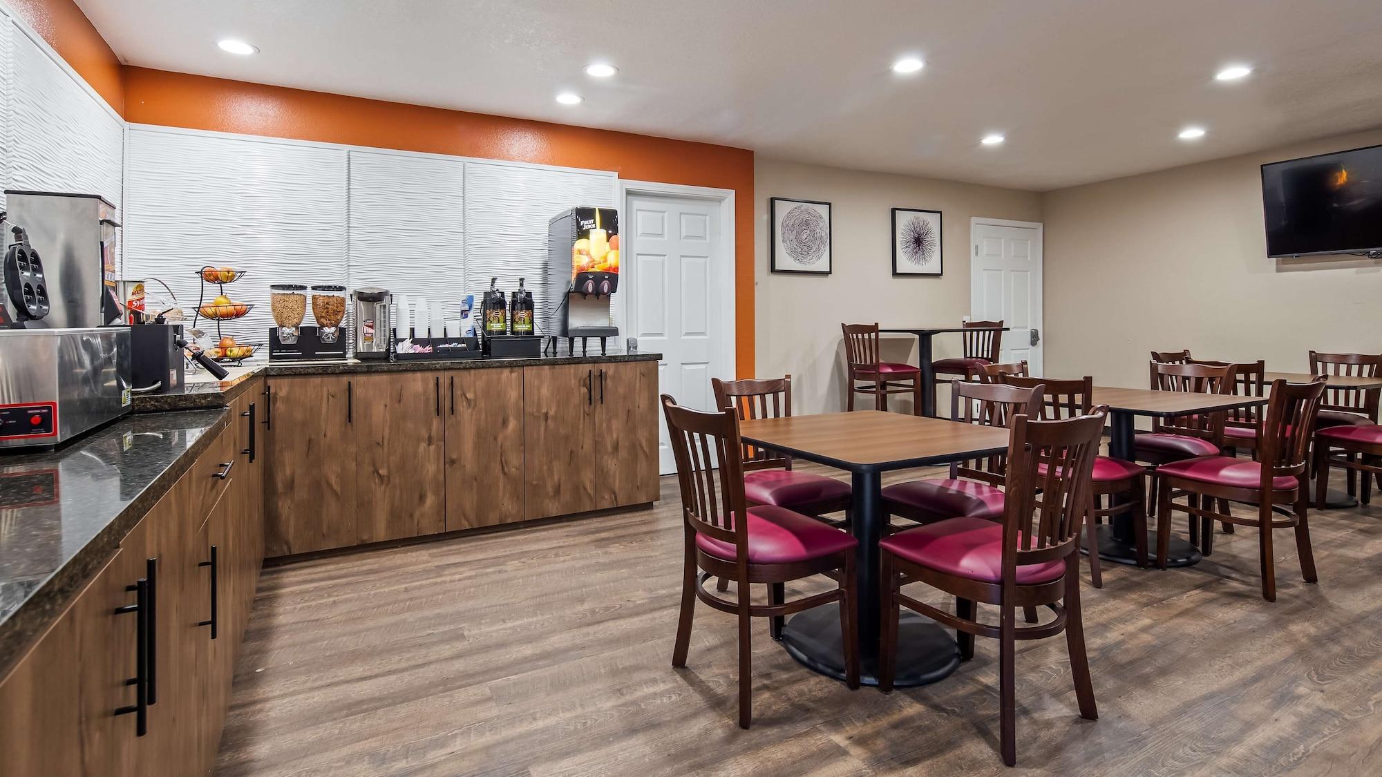Restaurant SureStay Plus Hotel by Best Western Hesperia