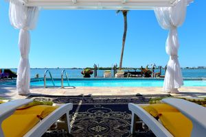 Alquiler Vacacional - Casa Dolphina: Private Tropical Waterfront Paradise with Sunsets & Beach Views.