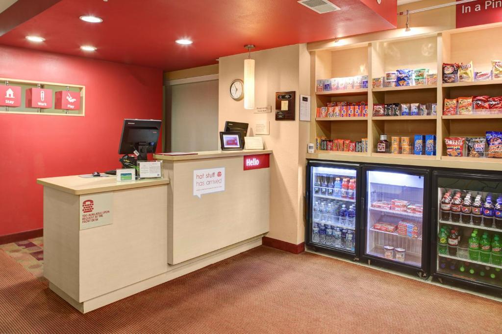 Vista Lobby Hawthorn Suites by Wyndham Cincinnati NE Mason