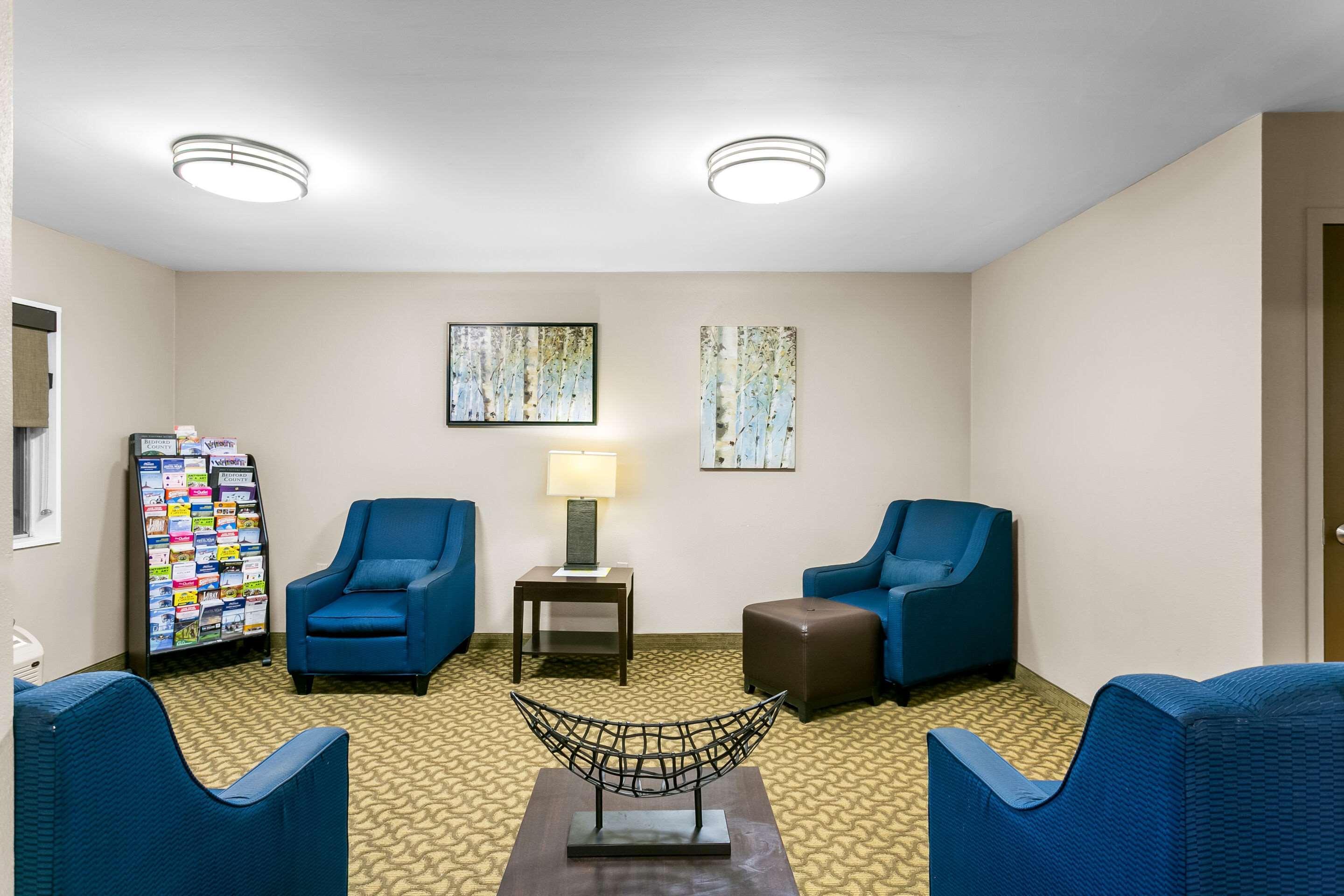 Vista Lobby Comfort Inn Red Horse Frederick