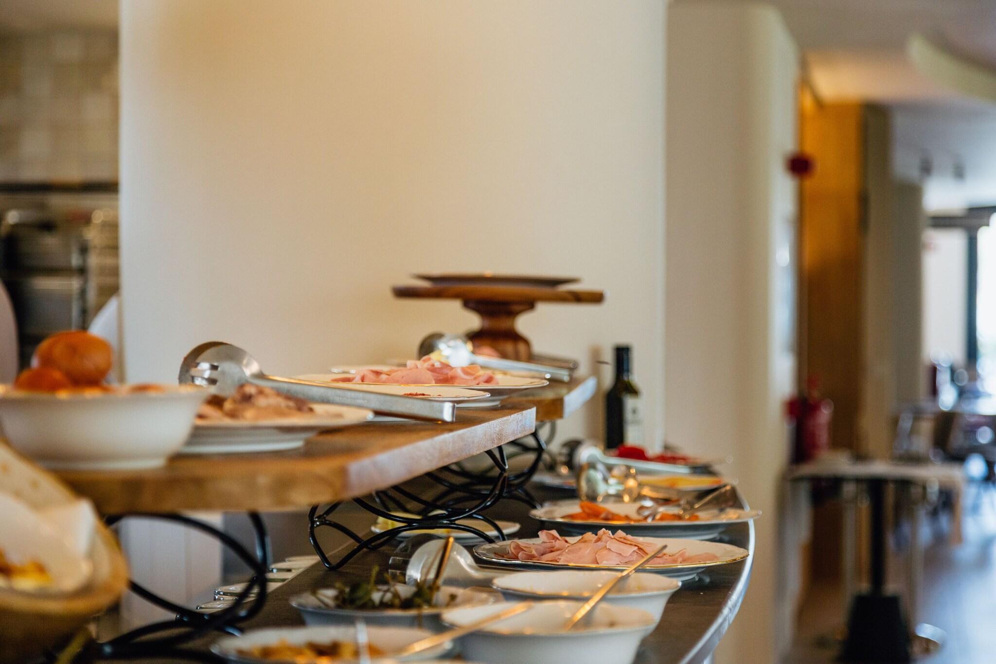 Restaurant El Hotel Pacha – Includes entrance to Pacha Club