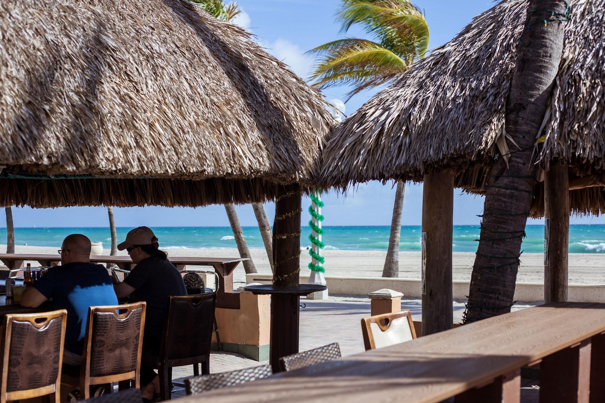 Playa Riptide Oceanfront Hotel