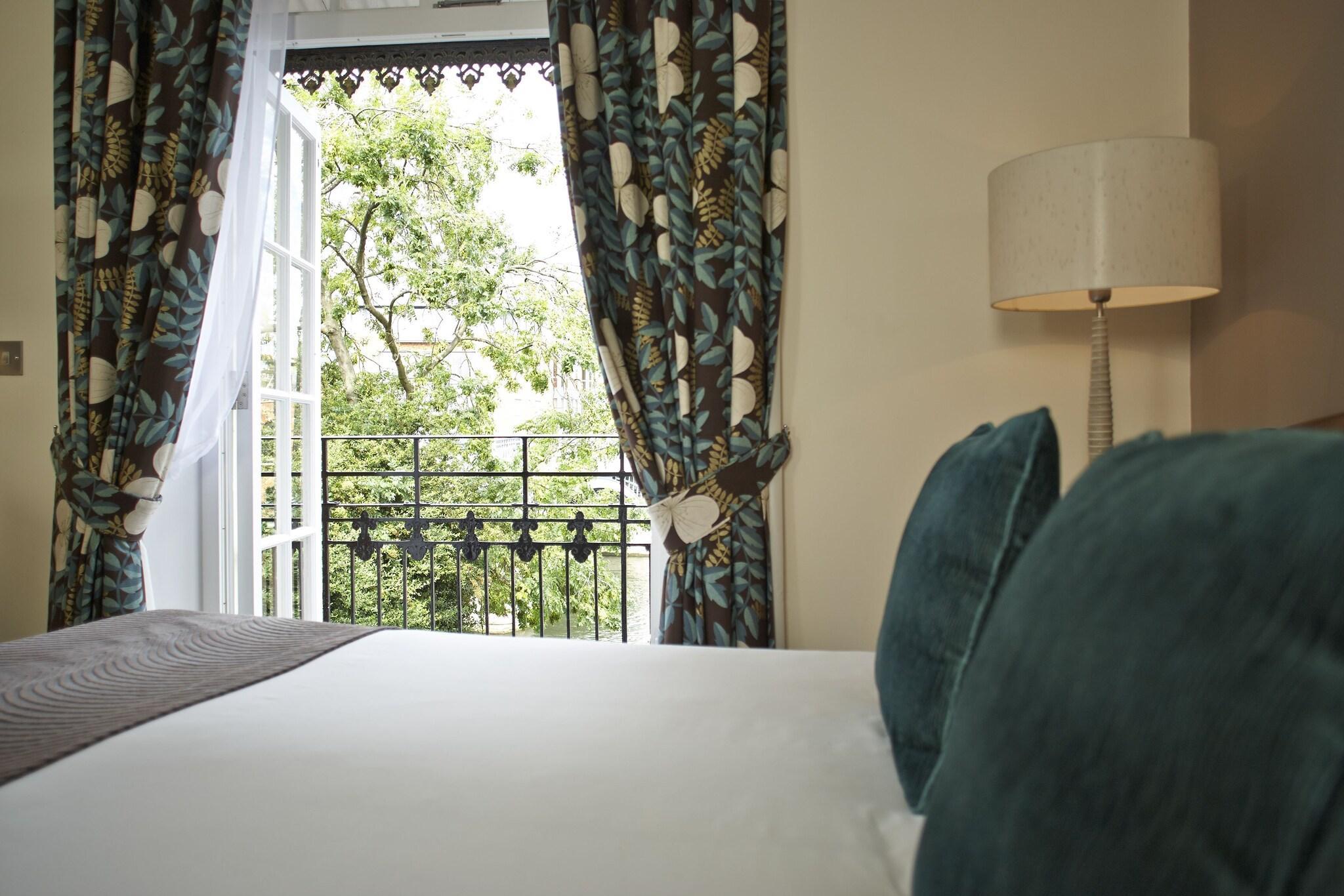 Vista Lobby Sir Christopher Wren Hotel