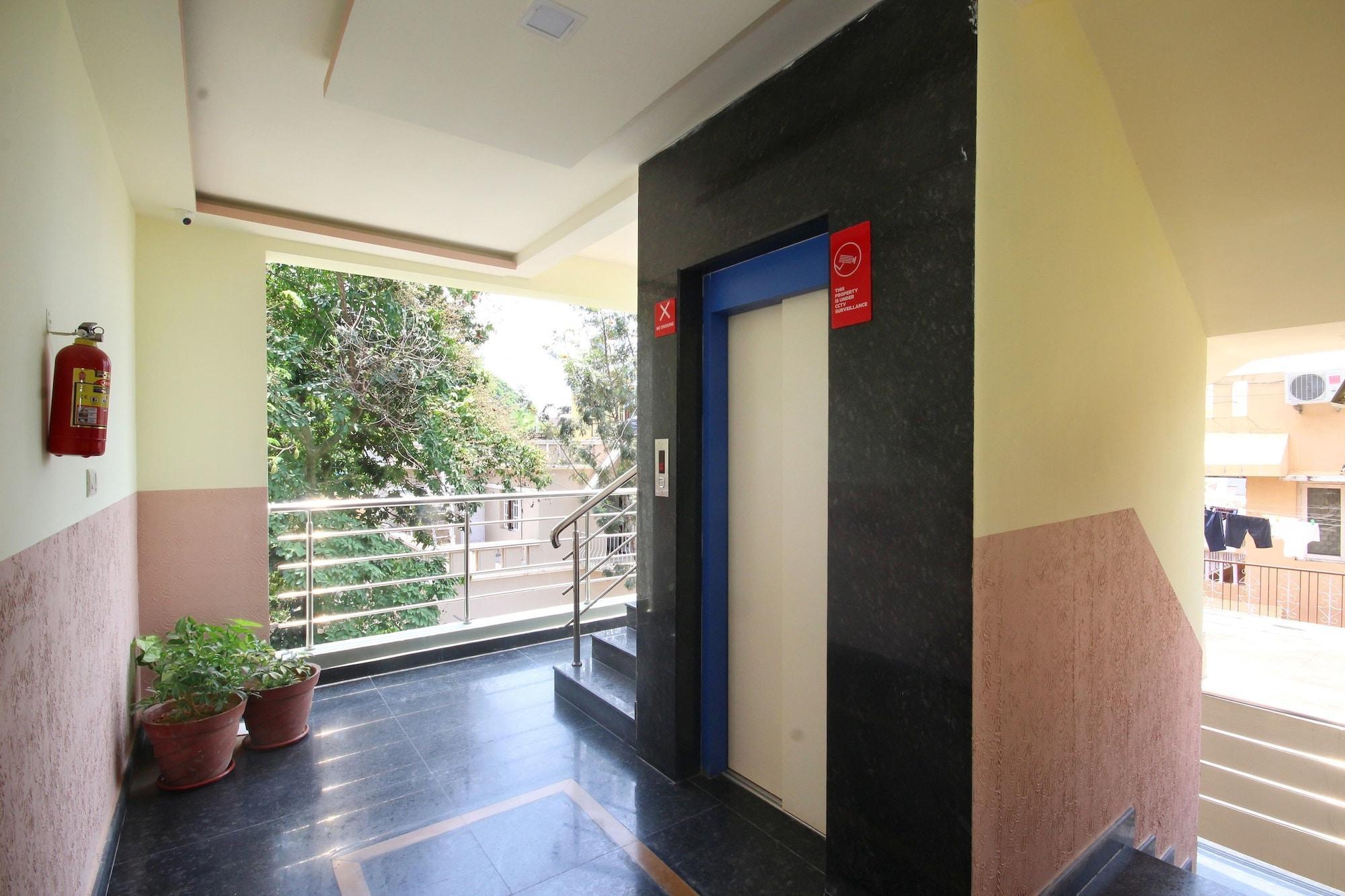 Vista Lobby OYO 4767 Royal Park