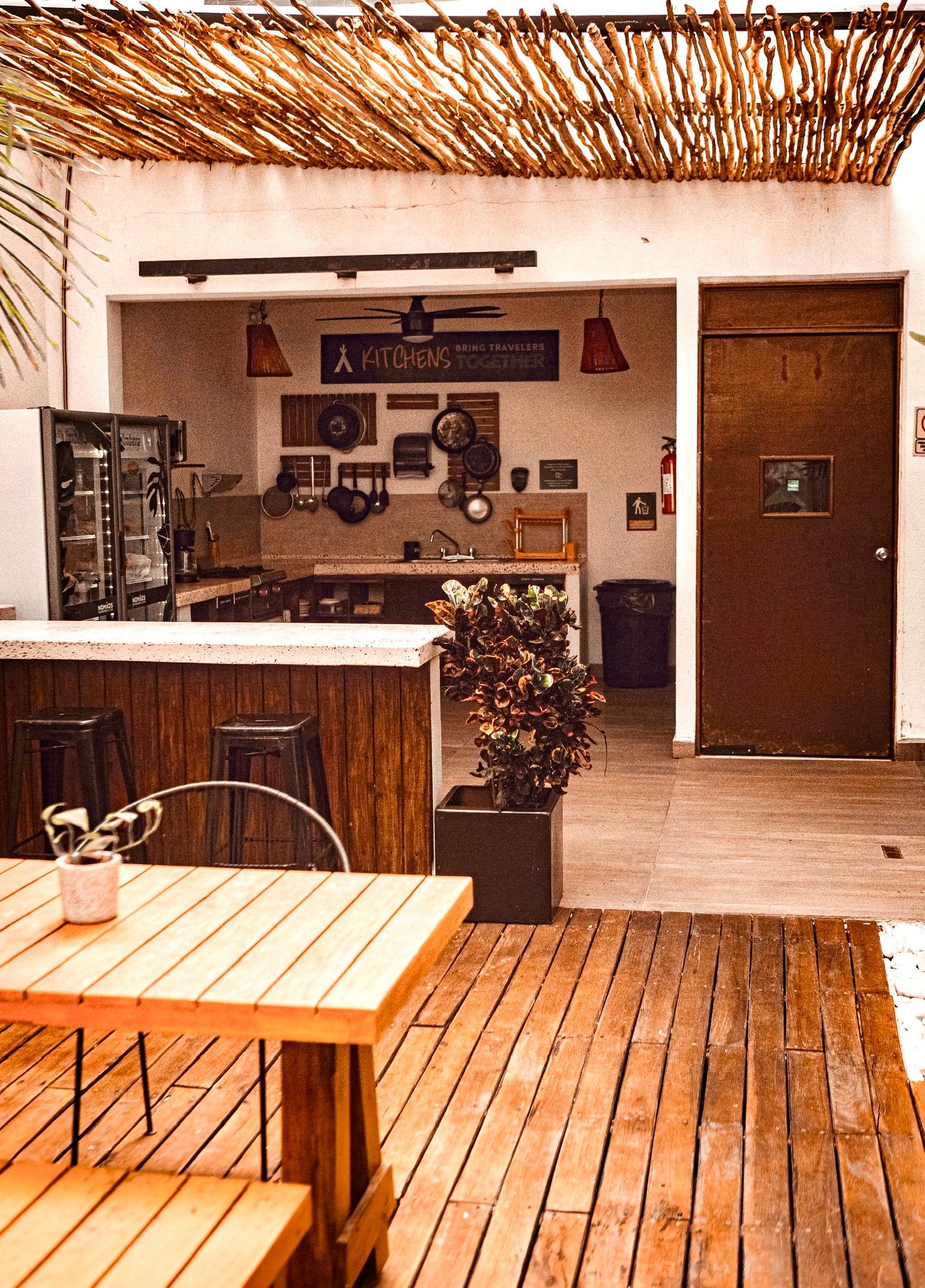 Vista Exterior Nomads Hotel, Hostel & Rooftop Pool