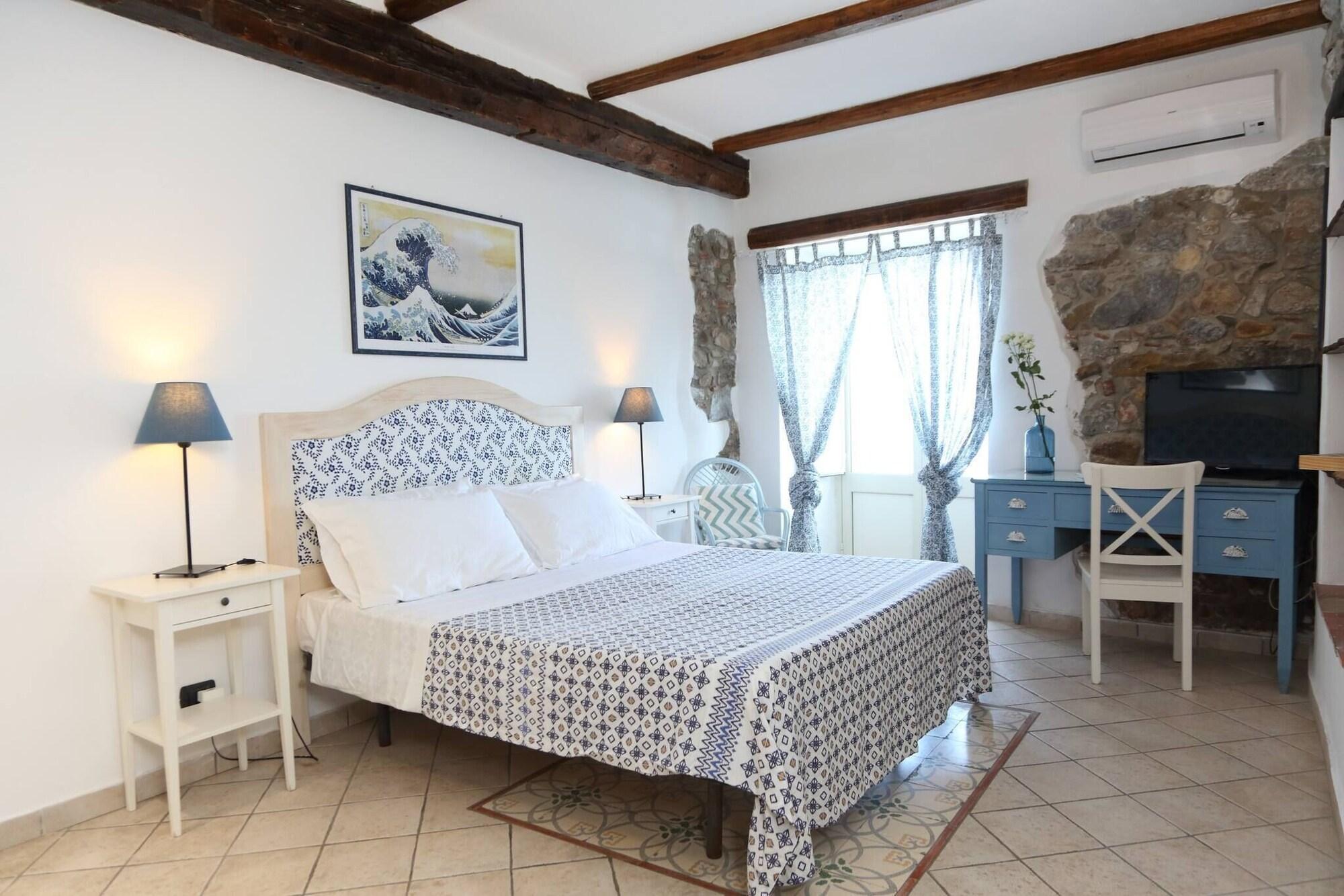 Varios Room in Guest Room - Central Room With Balcony And Amazing Sea View