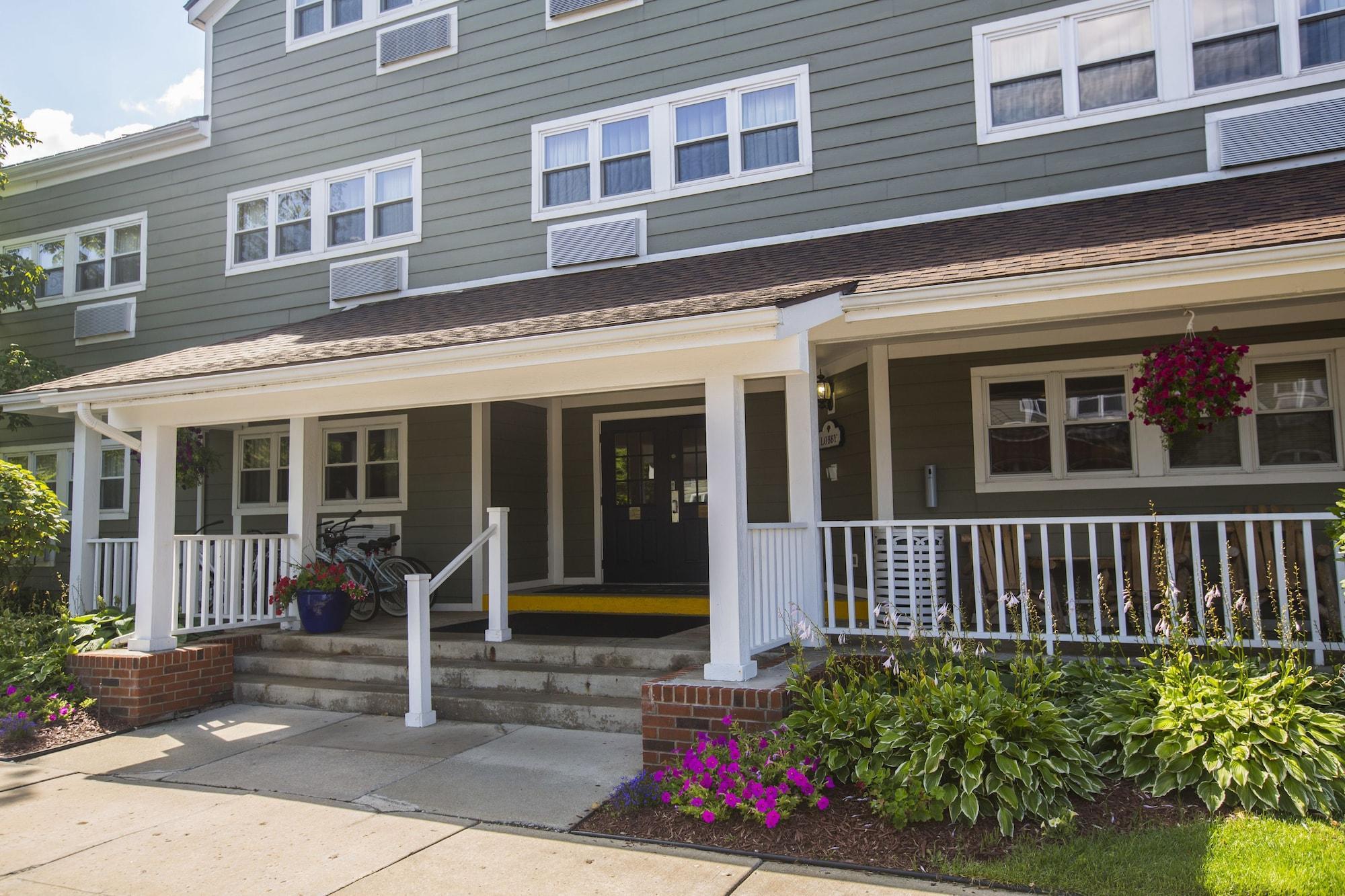 Vista Exterior Ivy Court Inn & Suites
