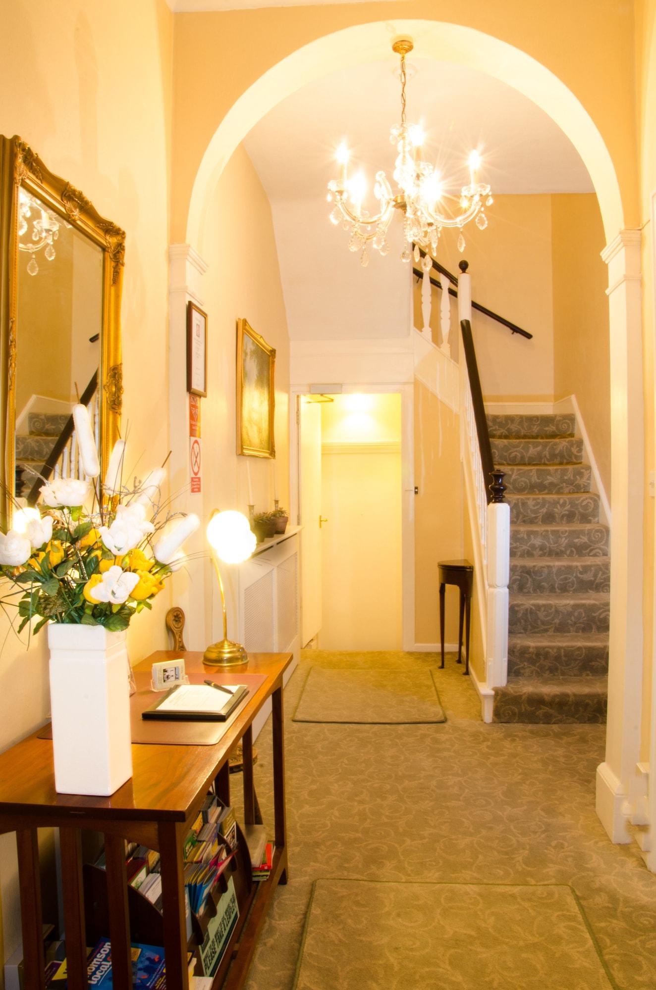 Varios Hedley Villa Guest House