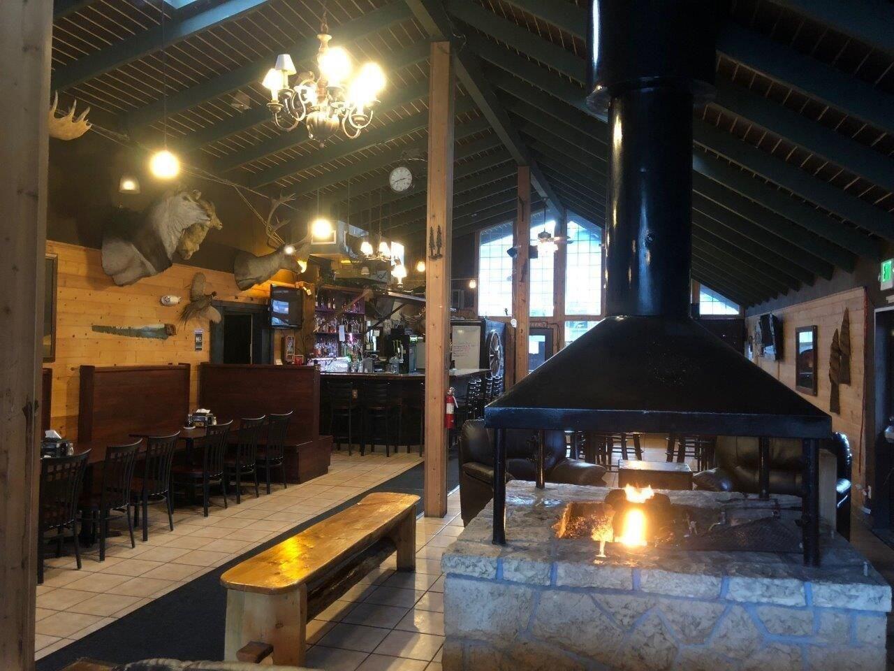 Bar/Salón Shasta Inn