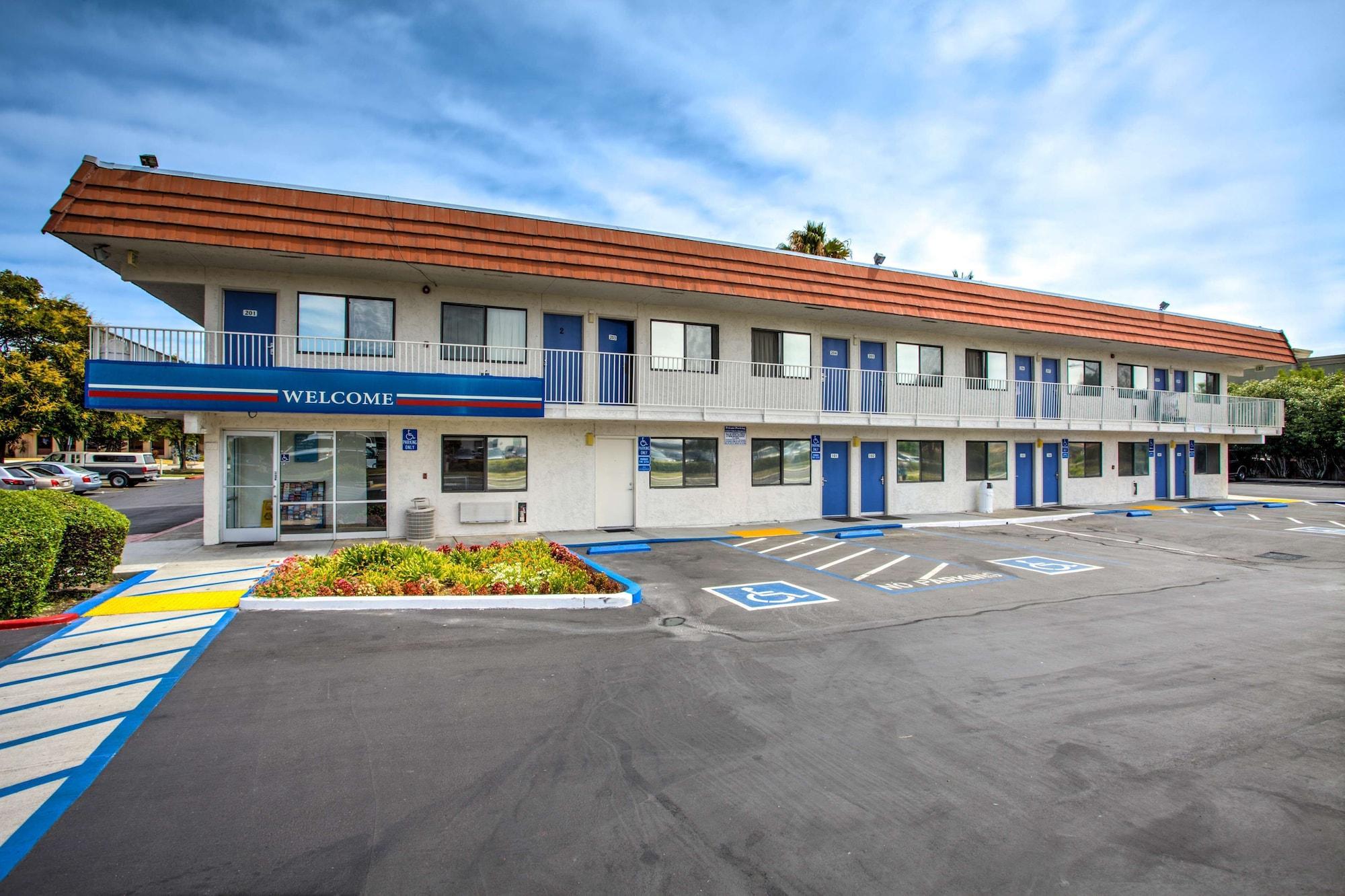 Varios Motel 6 Vacaville, CA