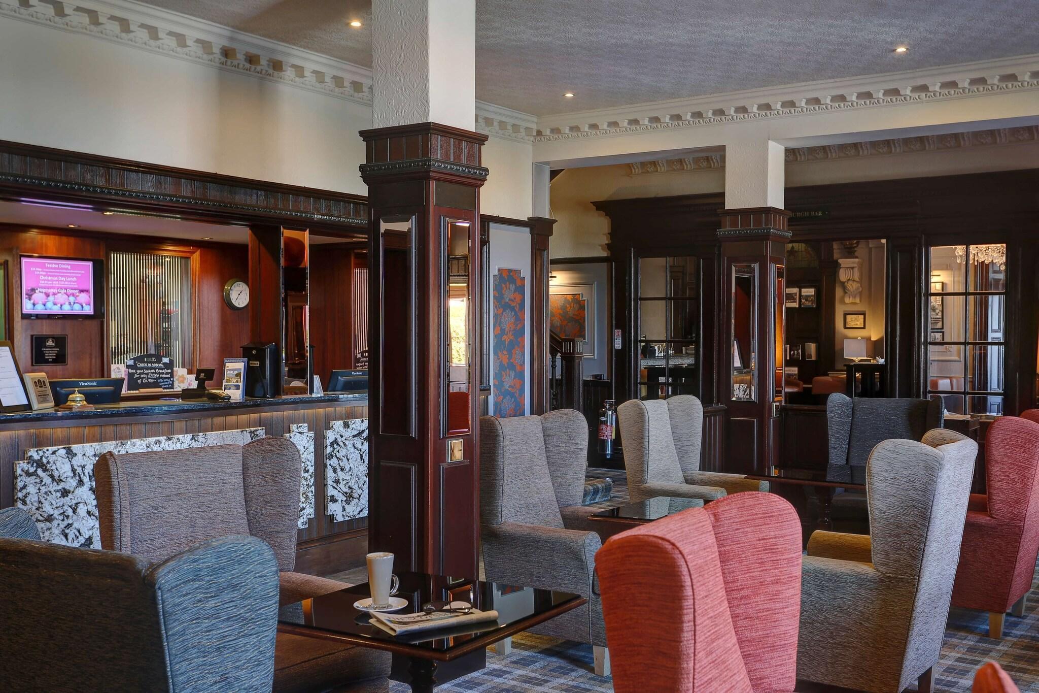 Vista Lobby Braid Hills Hotel