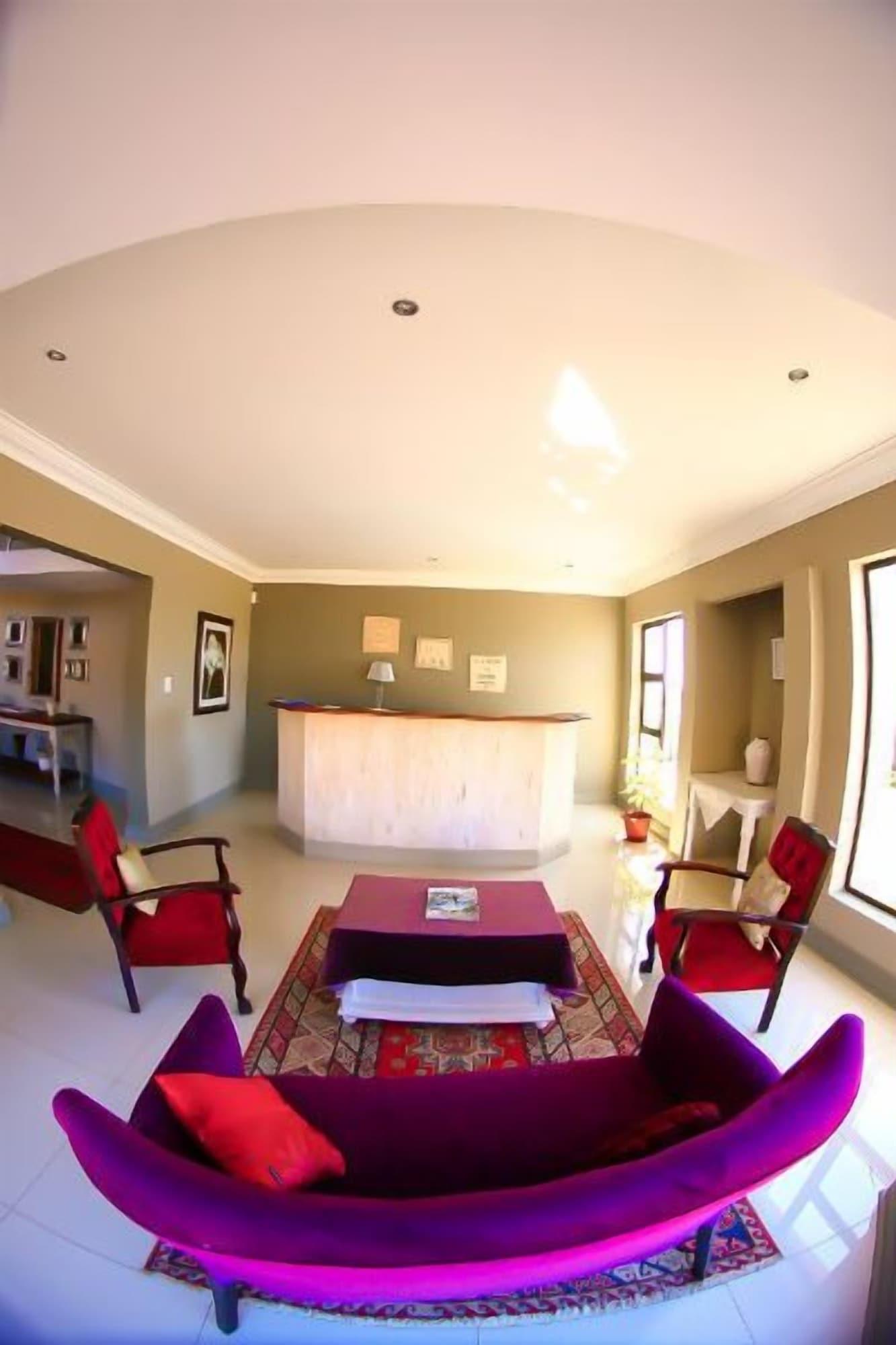 Vista Lobby Alabaster Box B&B
