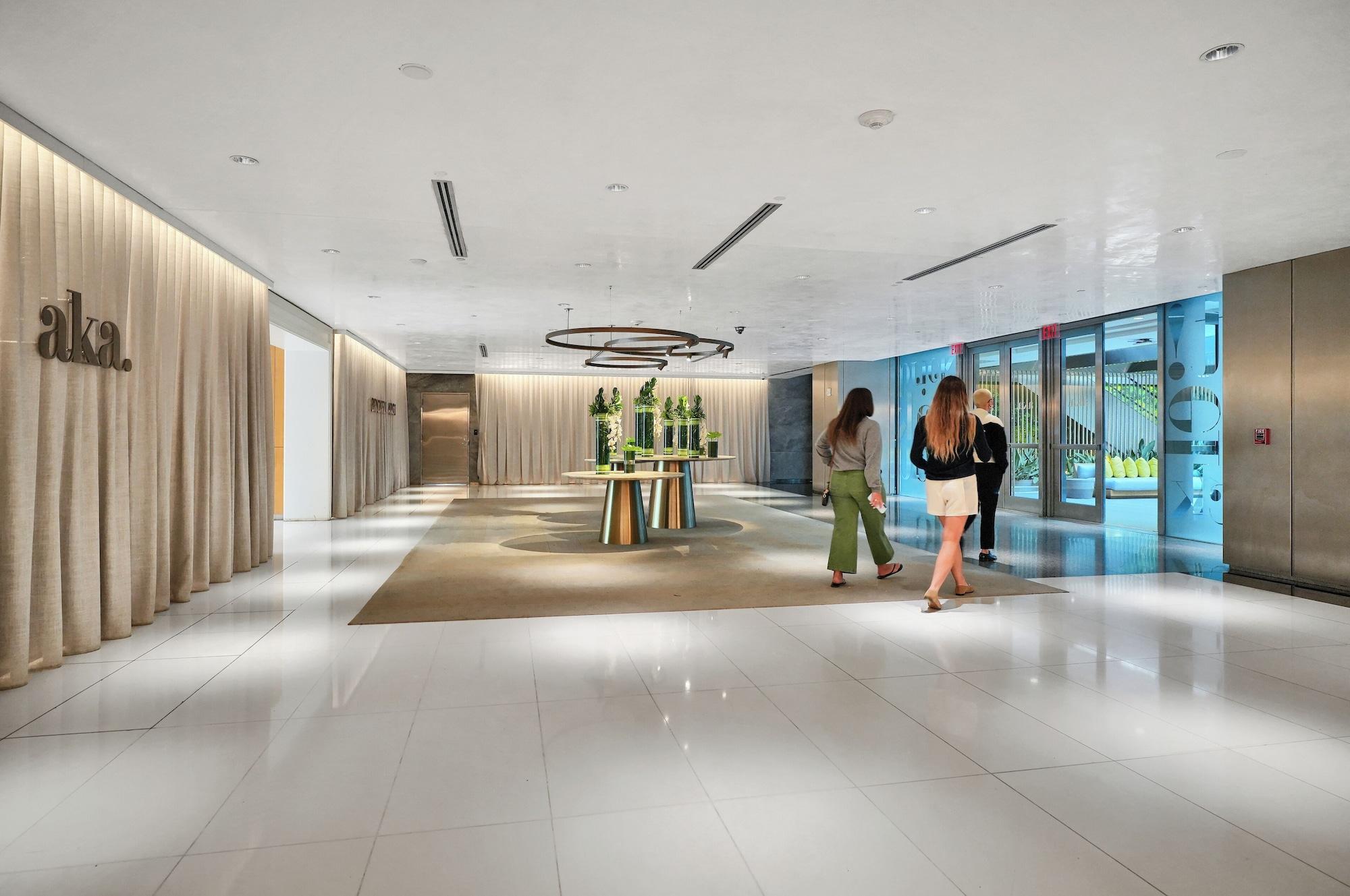 Vista Lobby RS Suites - The AKA Residence