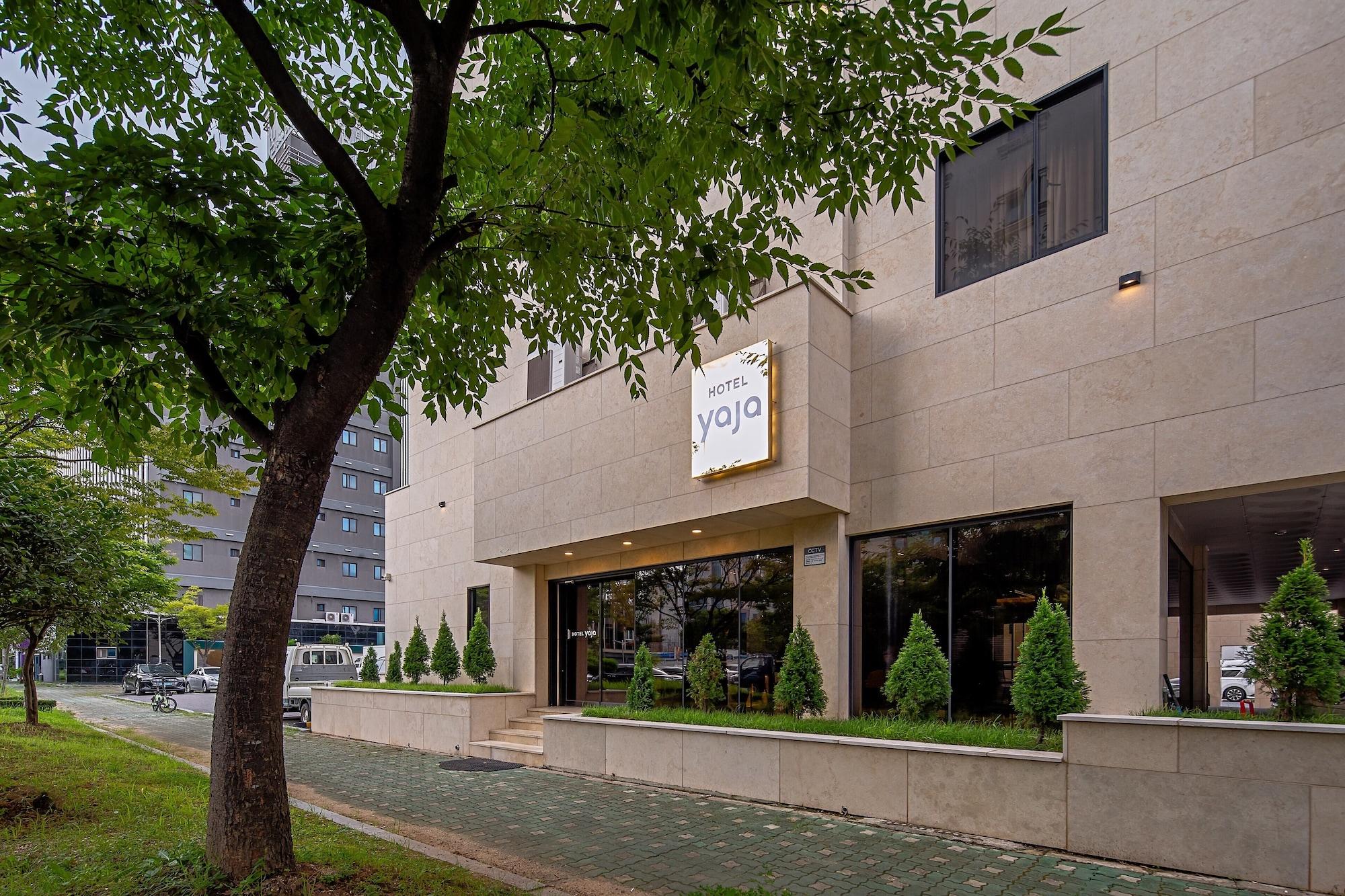 Vista Exterior Yaja Hotel Peace Square branch