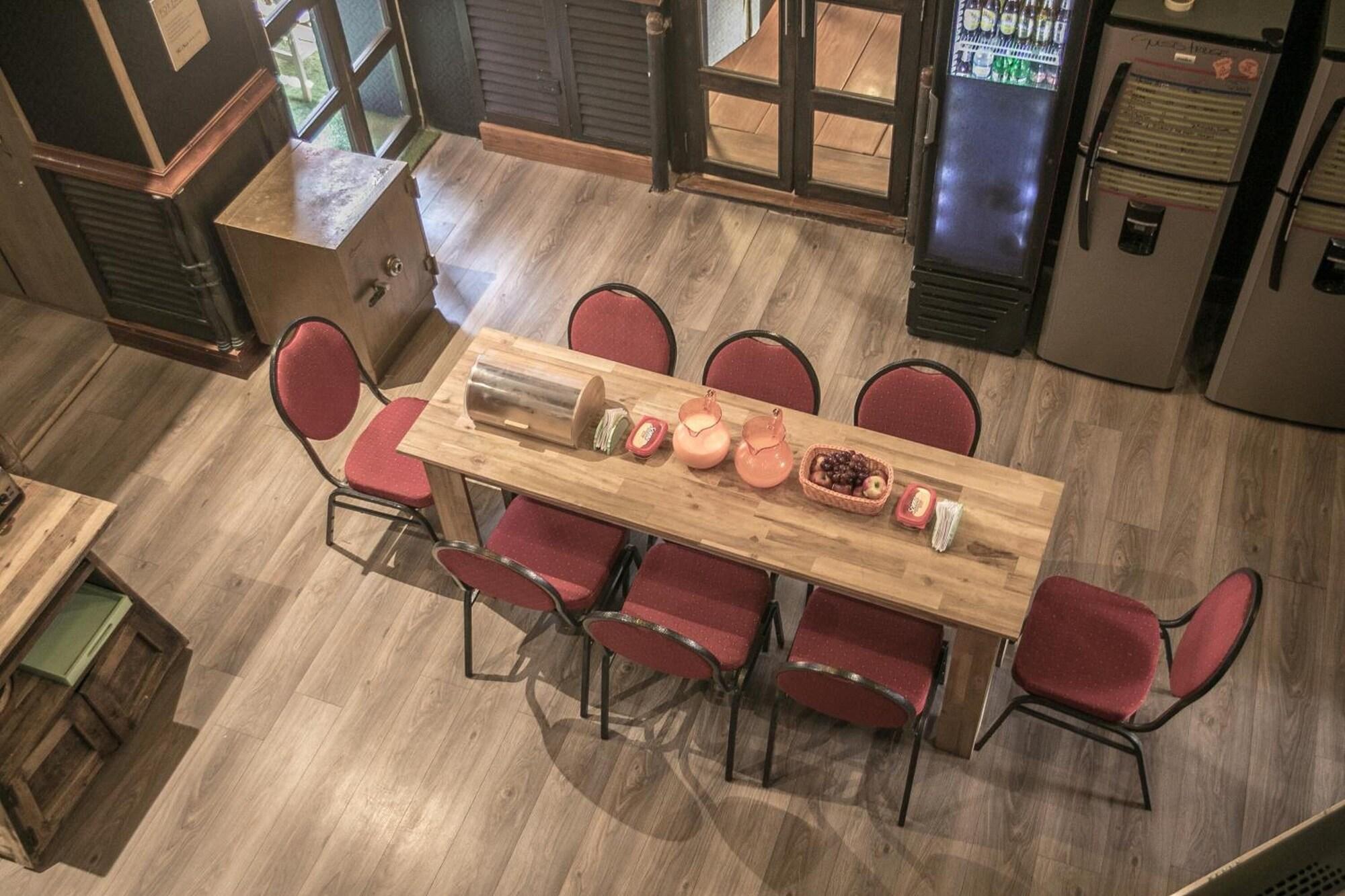 Restaurant The Clock Hostel And Suites