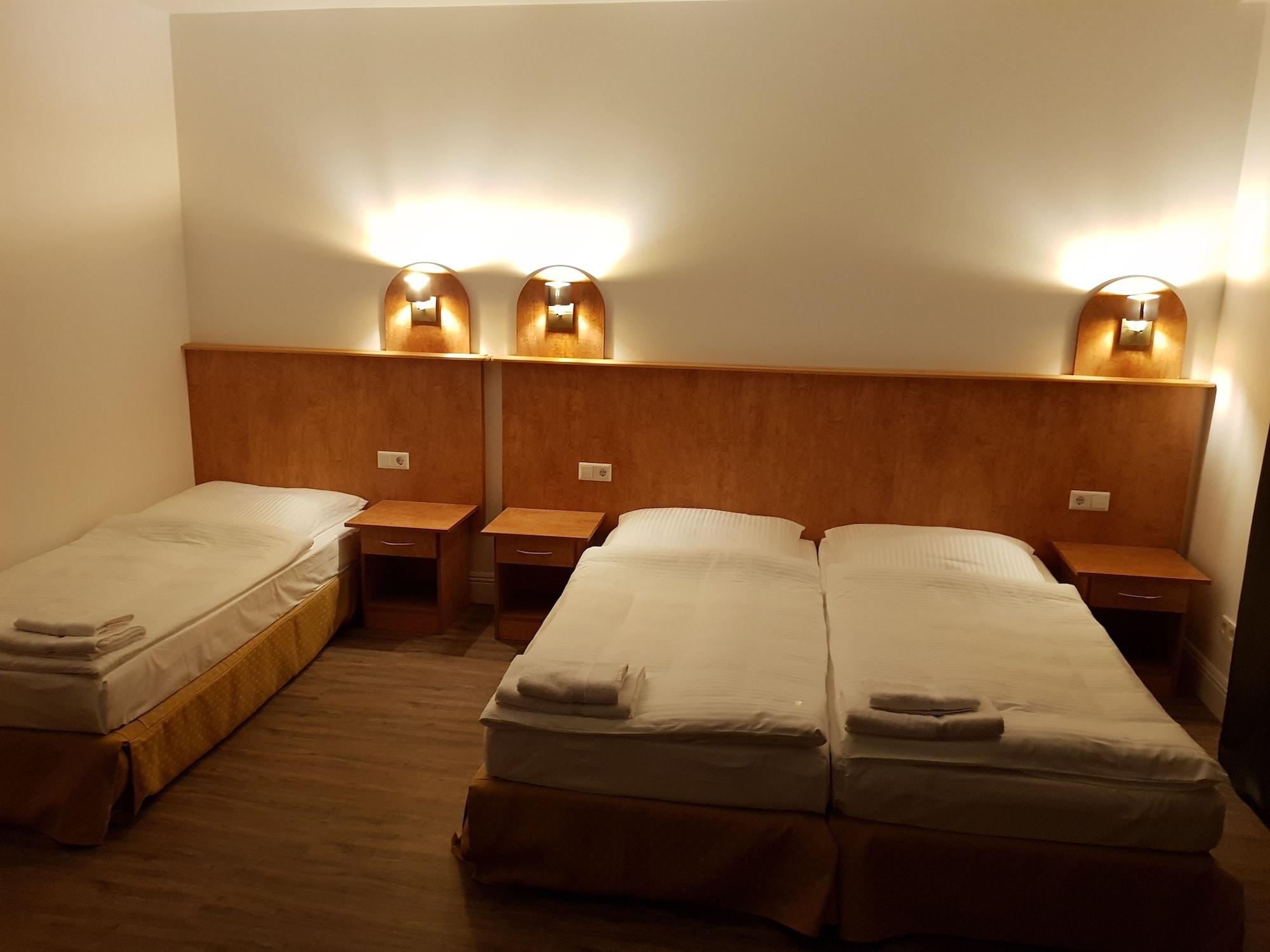 Varios Hotel Krone UG