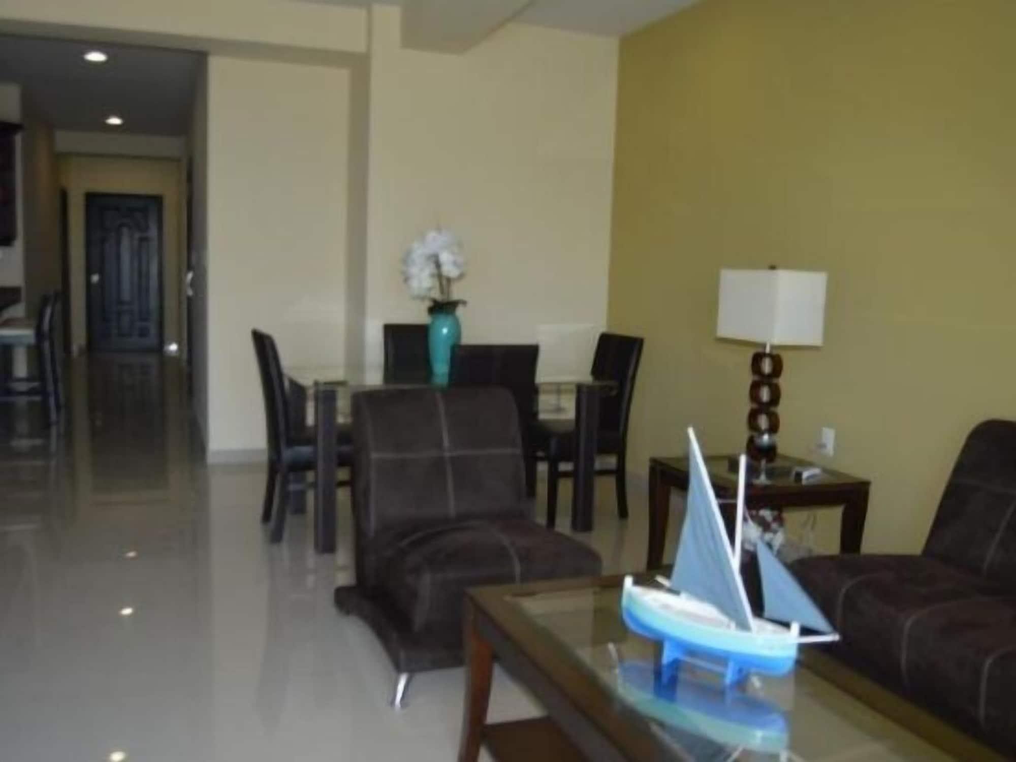 Vista Lobby Condo Ari 620