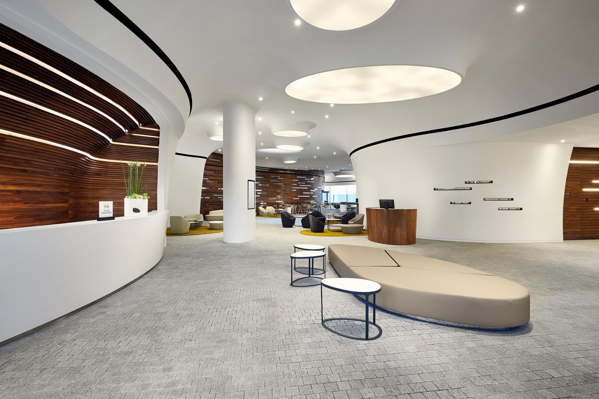 Vista Lobby DoubleTree by Hilton Hotel Wroclaw