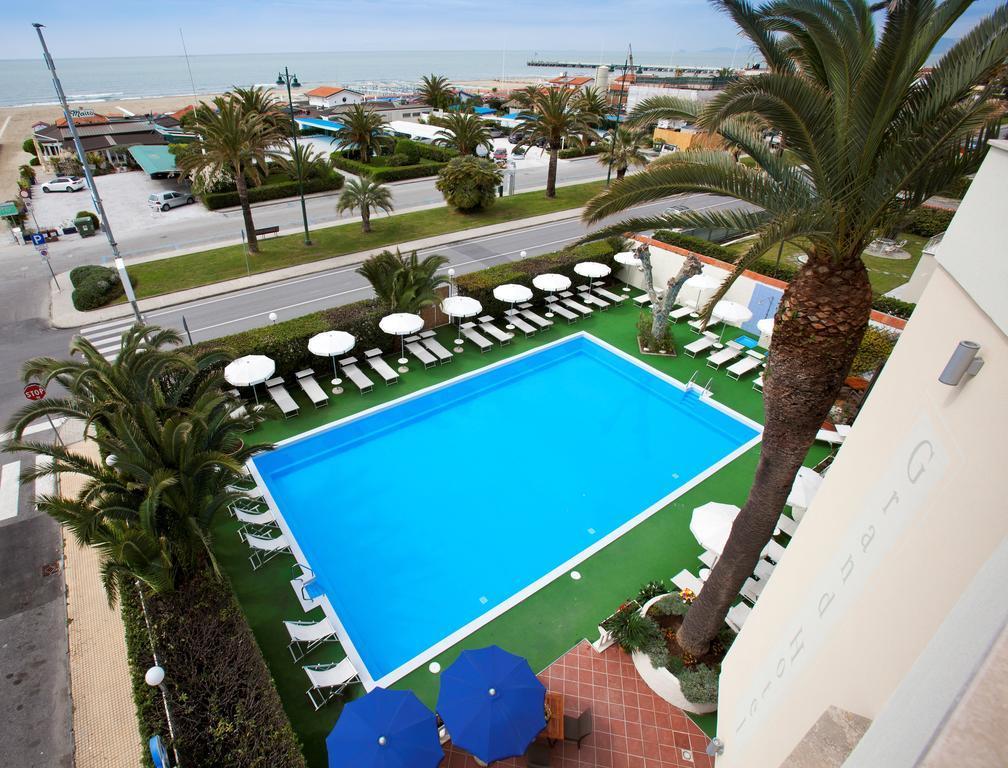 Vista Piscina Grand Hotel