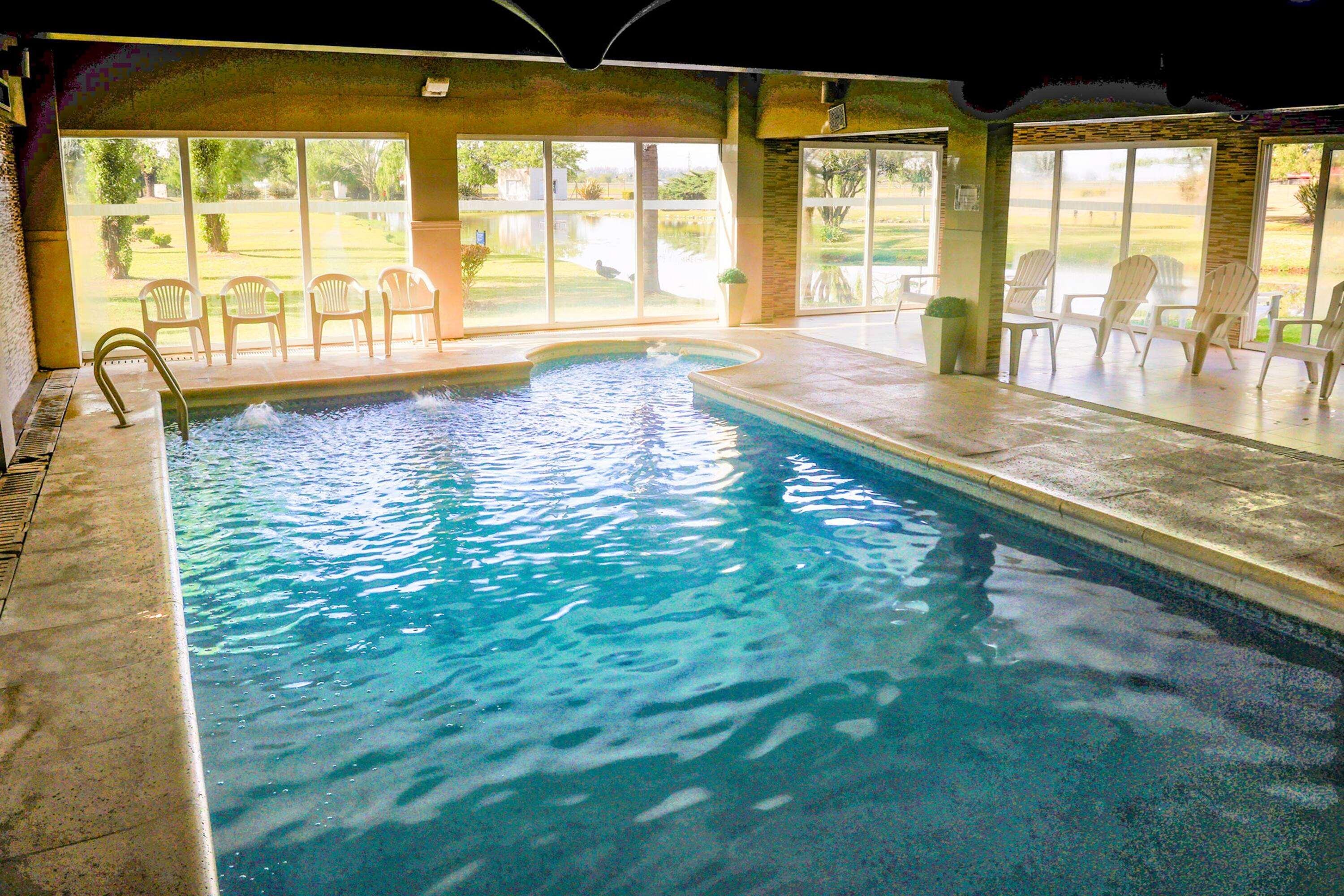 Vista Piscina Wyndham Garden Campana