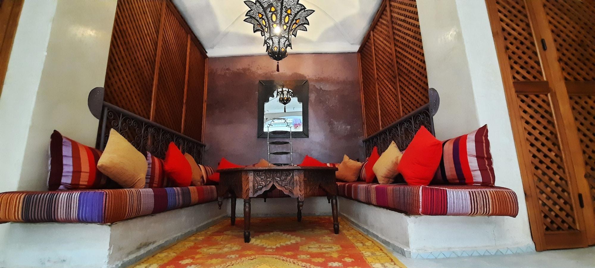 Vista Exterior Riad Lorsya