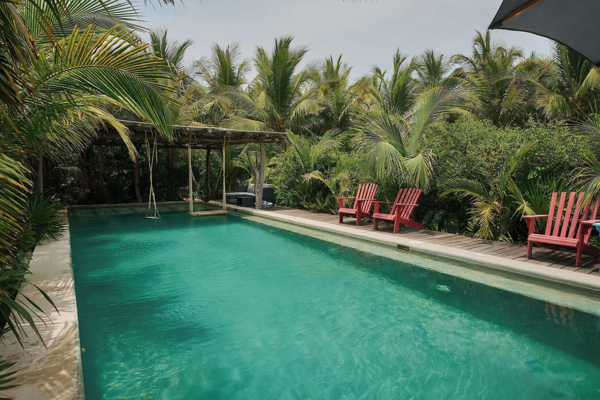 Vista Piscina Los Guajes Bungalows