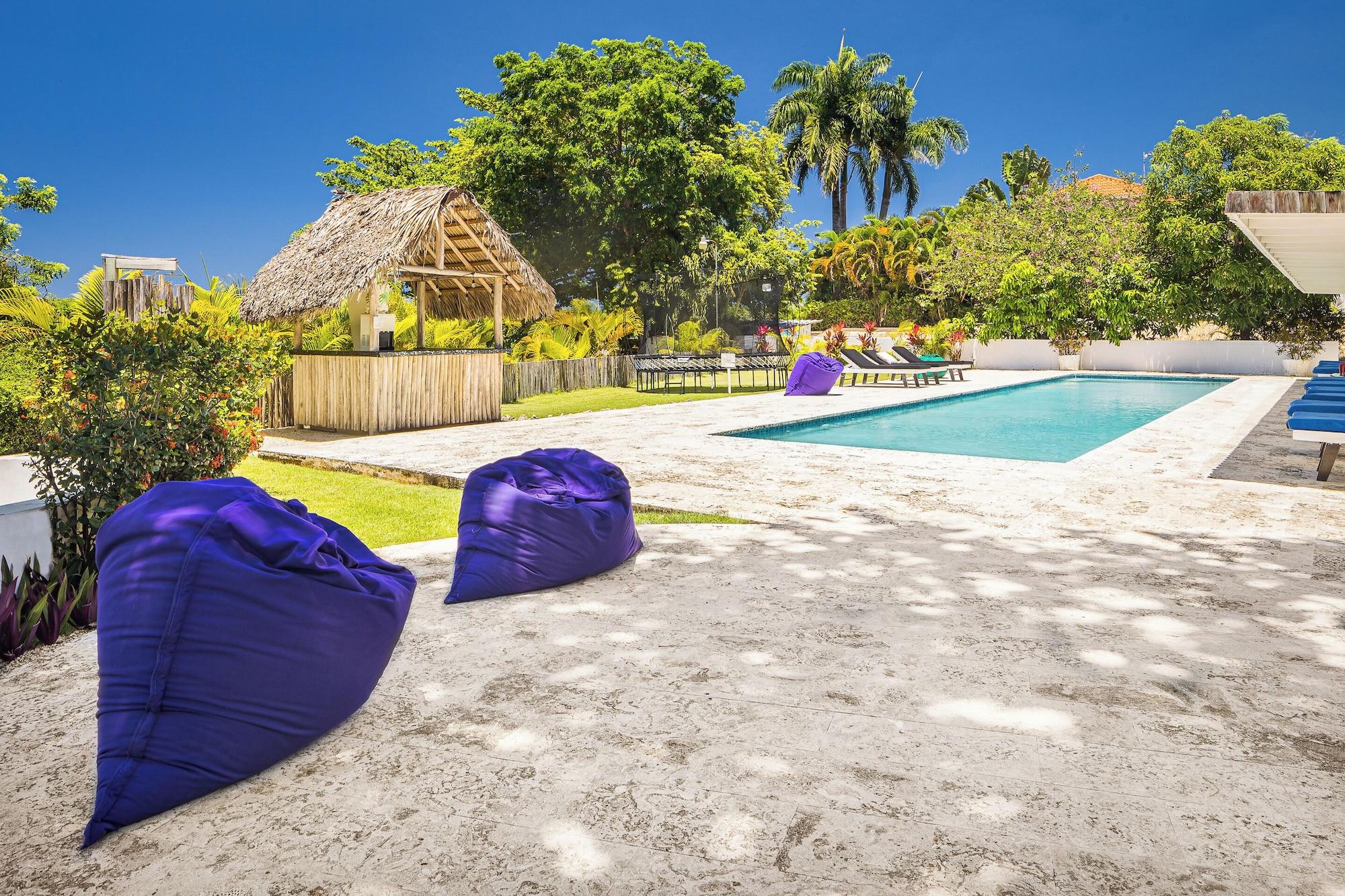Vista Piscina El Encuentro Surf Lodge