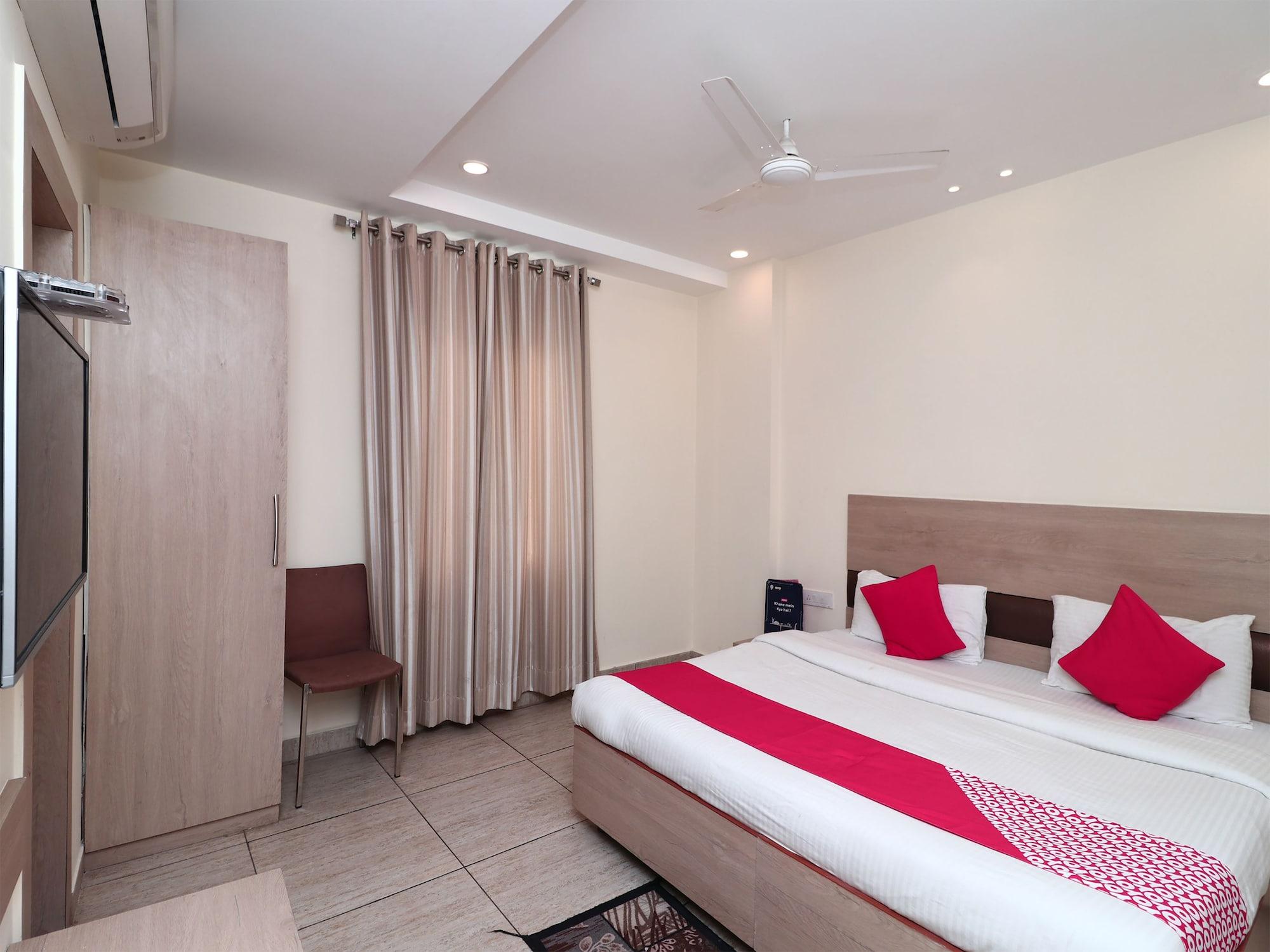 Varios OYO 4477 City Square Hotel