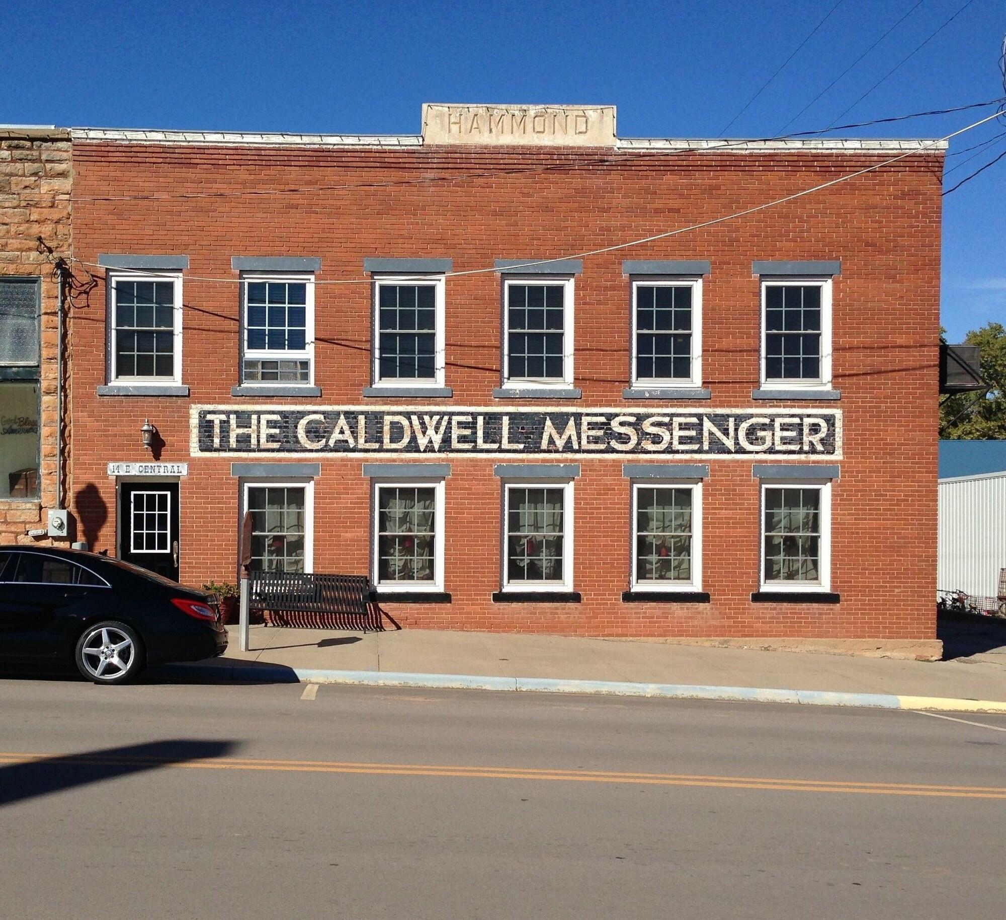 Vista Exterior Caldwell Messenger Suites