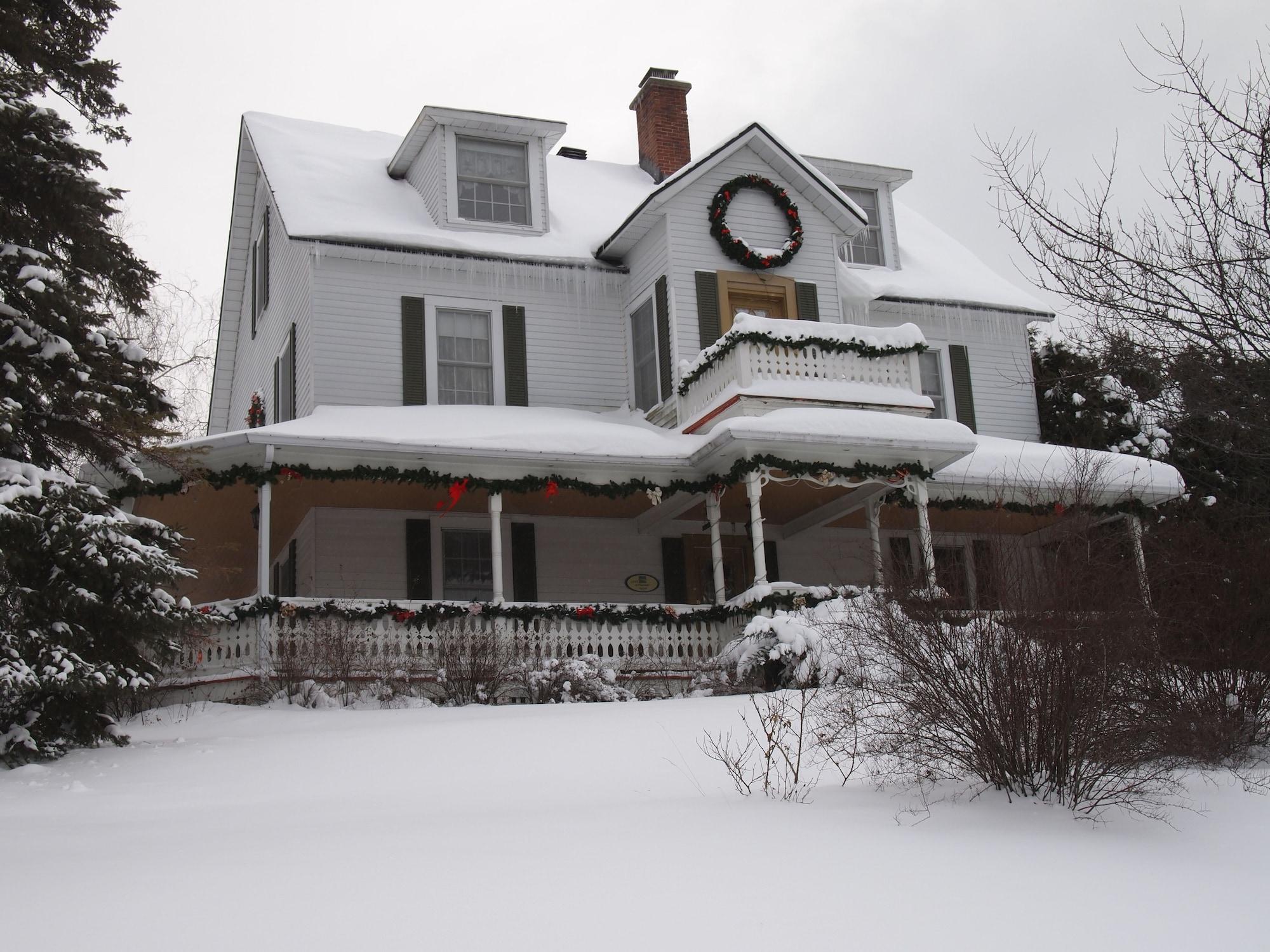 Vista Exterior Au Manoir de la rue Merry
