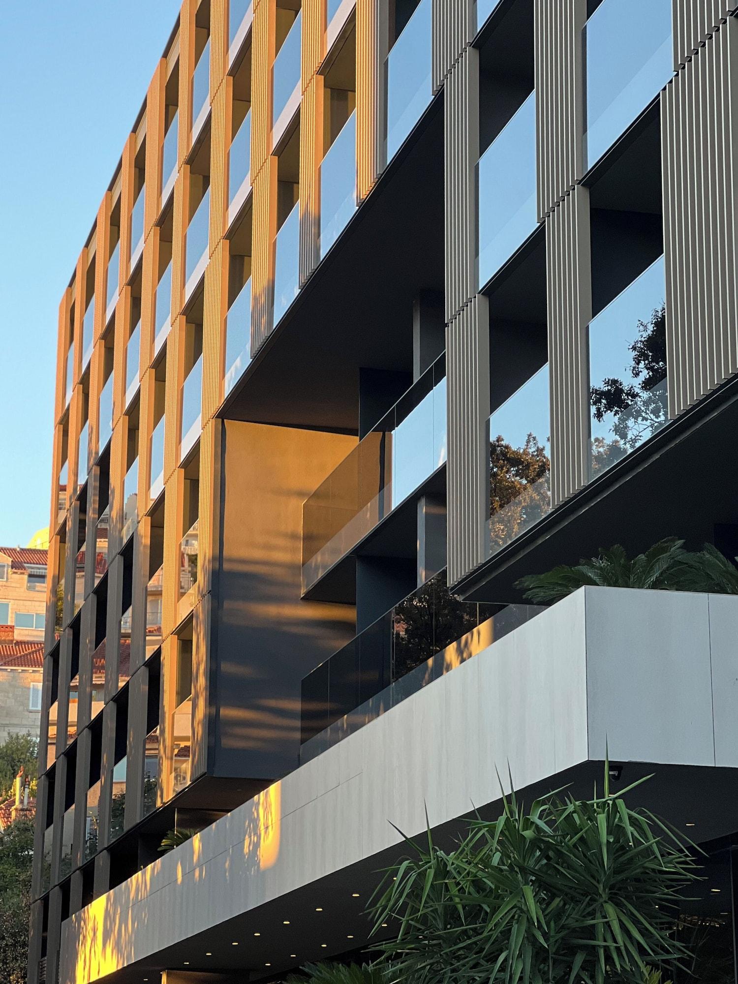 Vista Exterior Hotel Sumratin