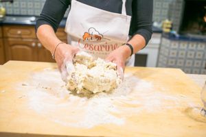Actividad - Clase de pizza y tiramisú para grupos pequeños en casa de un local con almuerzo en Positano