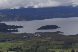 Actividad - Excursión a la laguna de la Cocha e isla La Corota