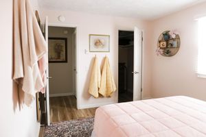 Alquiler Vacacional - Tudor Cottage with a King Suite