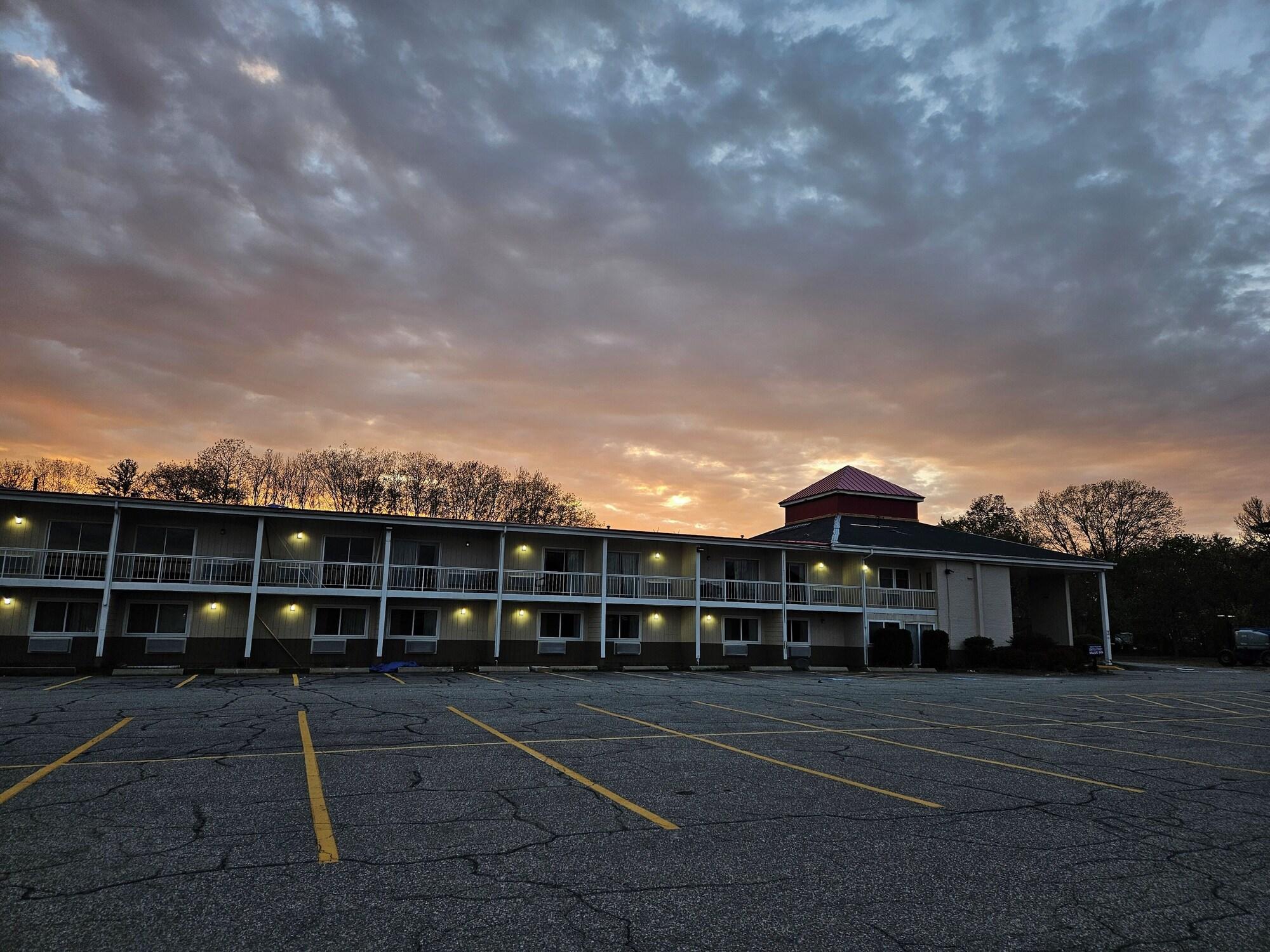 Vista Exterior Center Street Value Inn