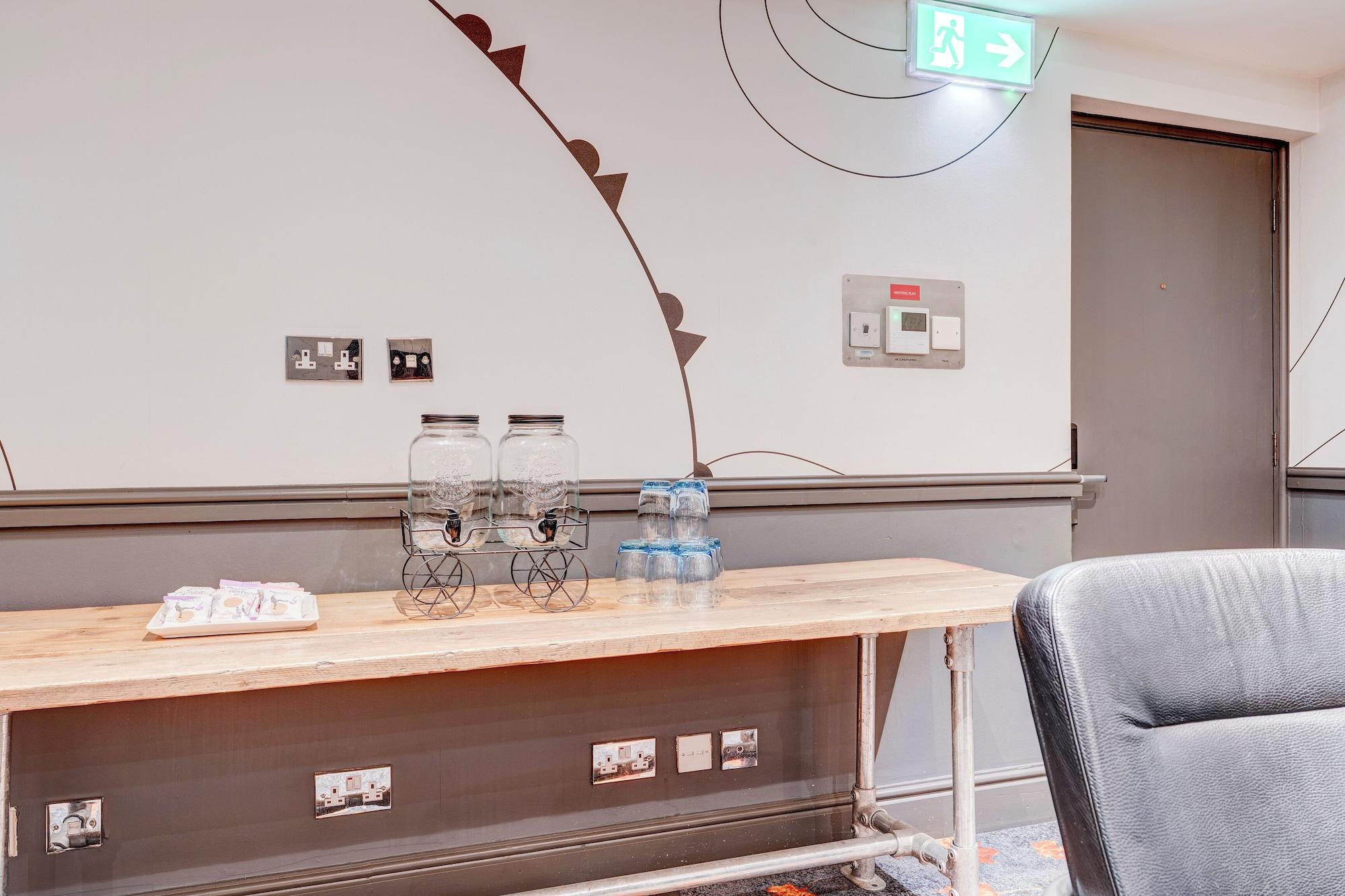 Sala de Reuniones Manchester Portland By Sunday