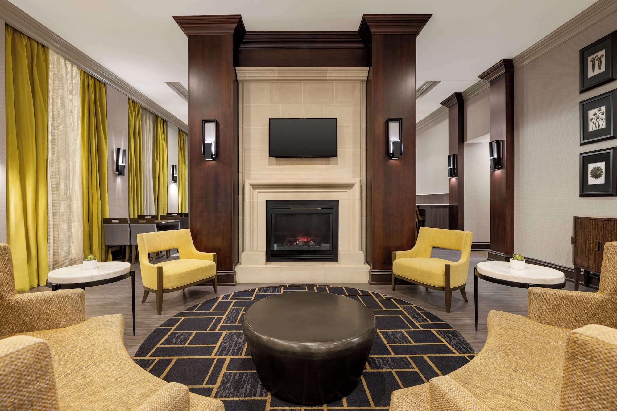 Vista Lobby Homewood Suites by Hilton Philadelphia-City Avenue