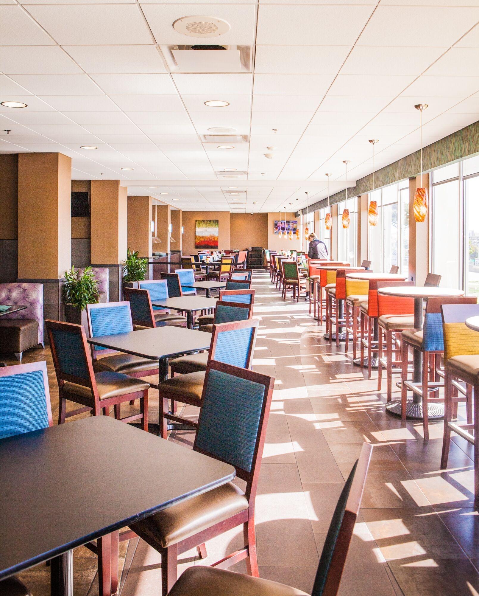 Restaurant Holiday Inn Downtown - Mercy Area by IHG